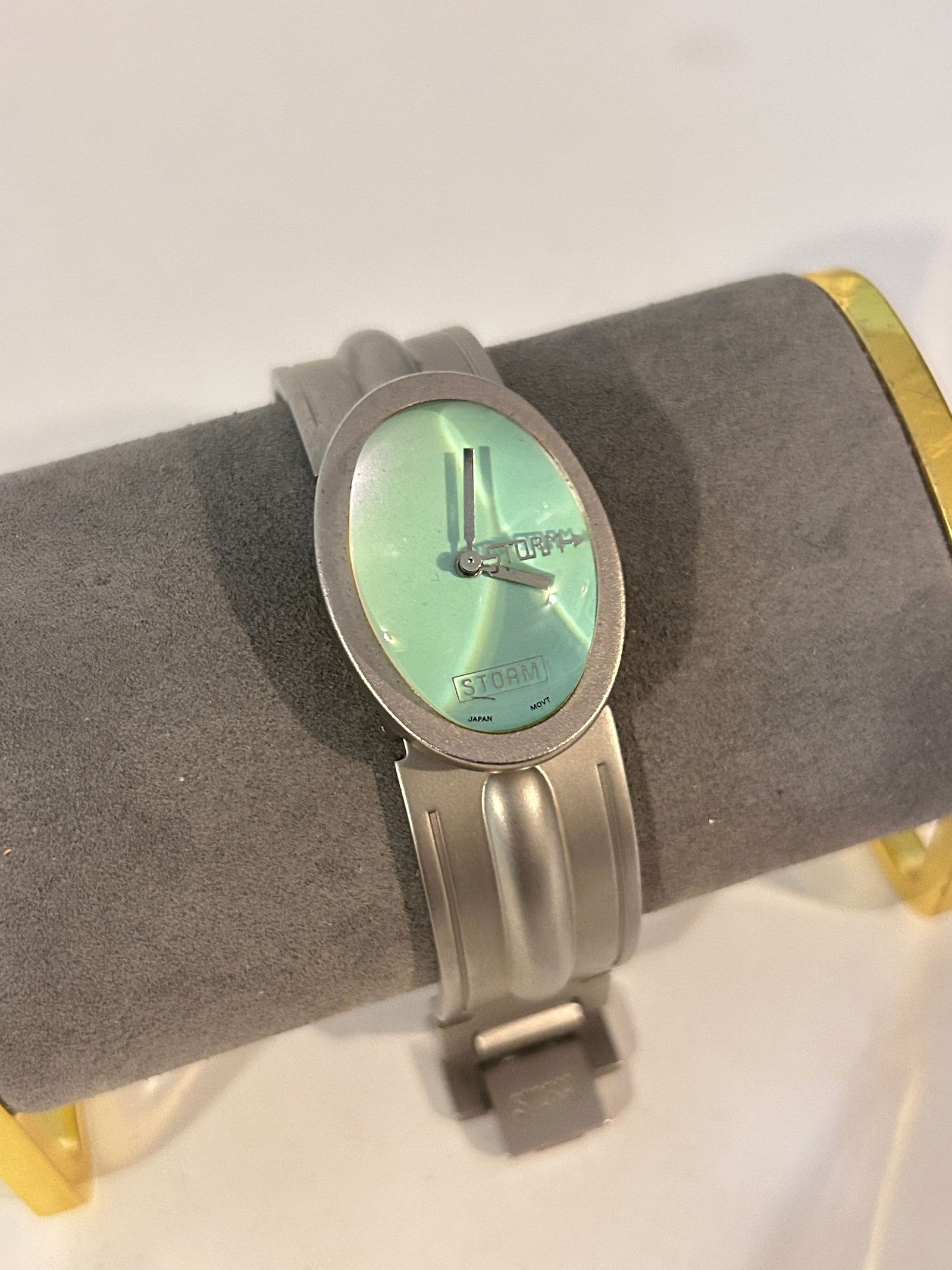 Vintage Storm Bubble Watch with a green face Working: Vintage Storm Bubble Watch with a green face Working Please view all photos as they are part of the description and condition of this Item, Feel free to contact me with questions or picture requests!