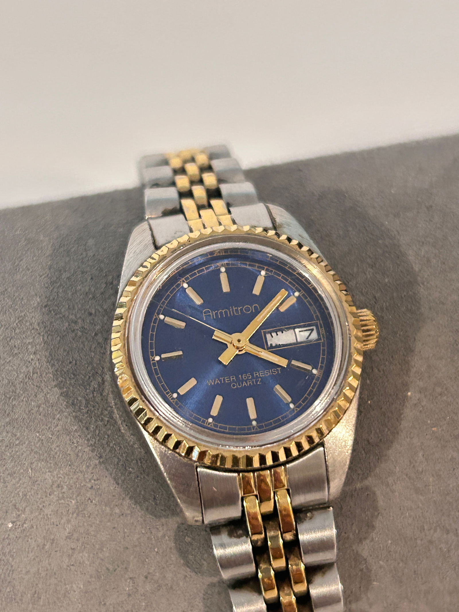Pulsar Seiko V533-8B50 Two Tone Blue Dial Day / Date WORKING (1 of 4)