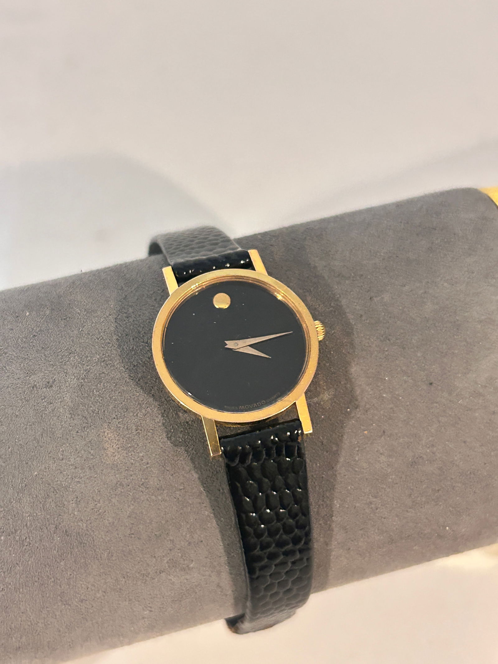 Movado Museum Wristwatch for Men Model 87-23-832 Leather Band: Movado Museum Wristwatch for Men Model 87-23-832 Leather Band Please view all photos as they are part of the description and condition of this Item, Feel free to contact me with questions or picture r