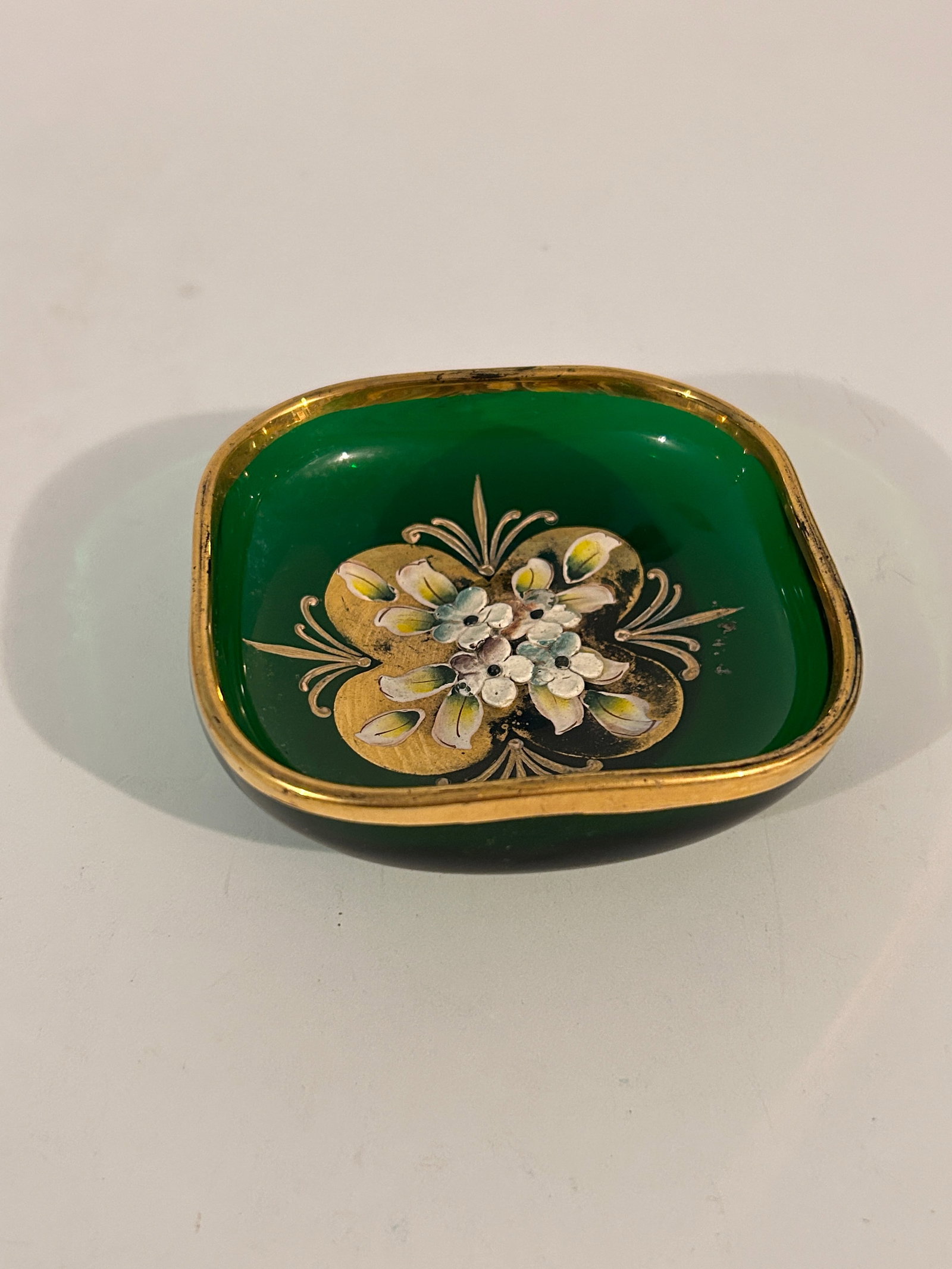 Bohemian Czech Italy Murano Emerald Green & Gold Open Salt Glass Dish w/ Enameled Flower Vintage Mid: Bohemian Czech Italy Murano Emerald Green & Gold Open Salt Glass Dish w/ Enameled Flower Vintage Mid Century 1960s 4 1/2" X 4 1/4" Please view all photos as they are part of the description and condit
