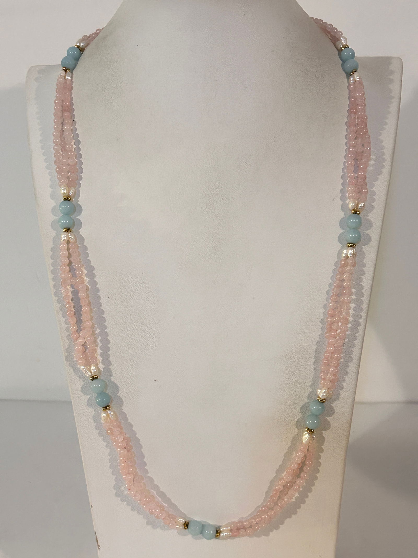 Old pink bead Necklace 31": Old pink bead Necklace 31" Please view all photos as they are part of the description and condition of this Item, Feel free to contact me with questions or picture requests! Used Item AS IS
