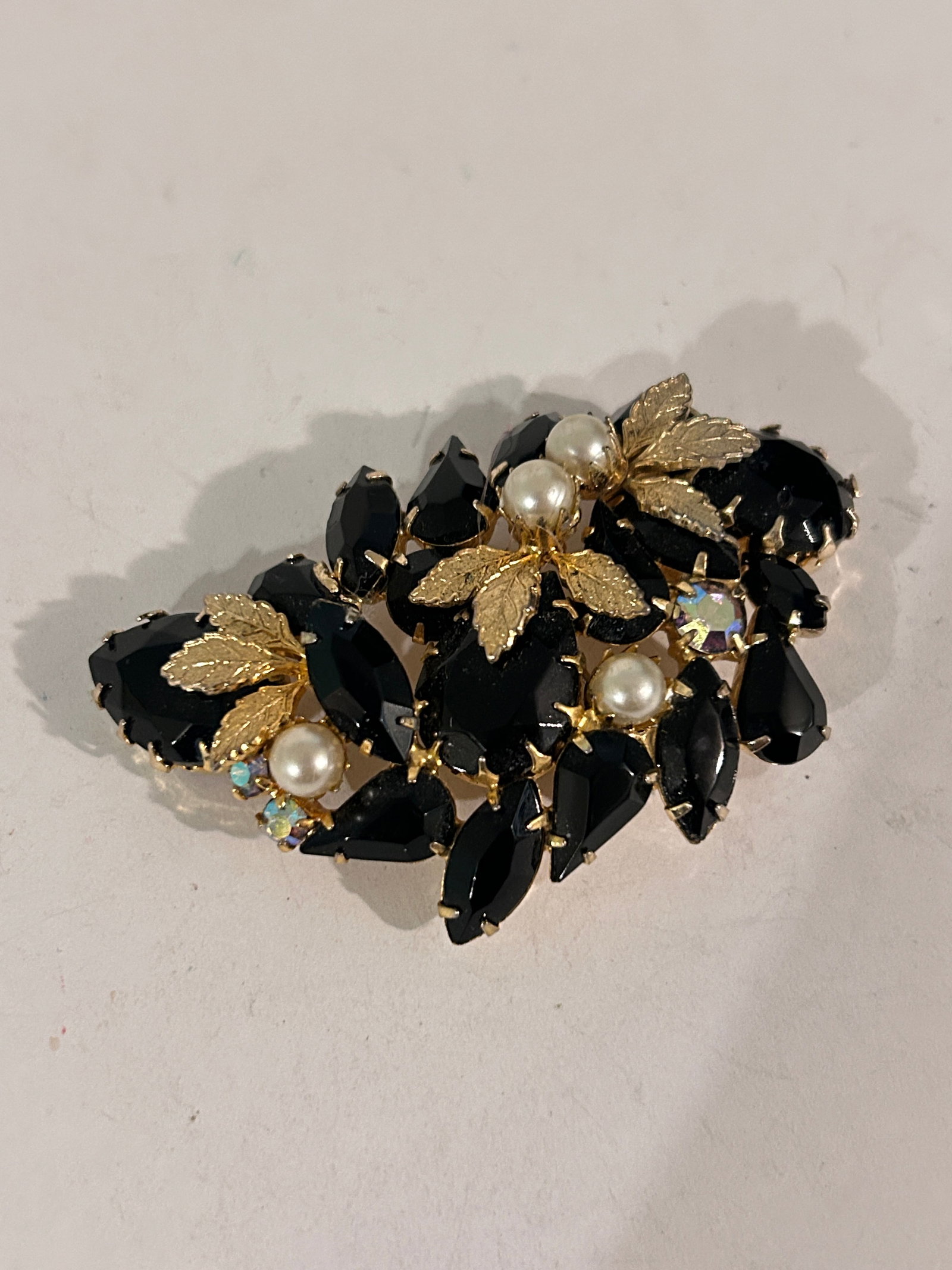 Vintage Large Retro 60s Rhinestones Gold Tone Faux Pearl Brooch Pin (1 of 5)