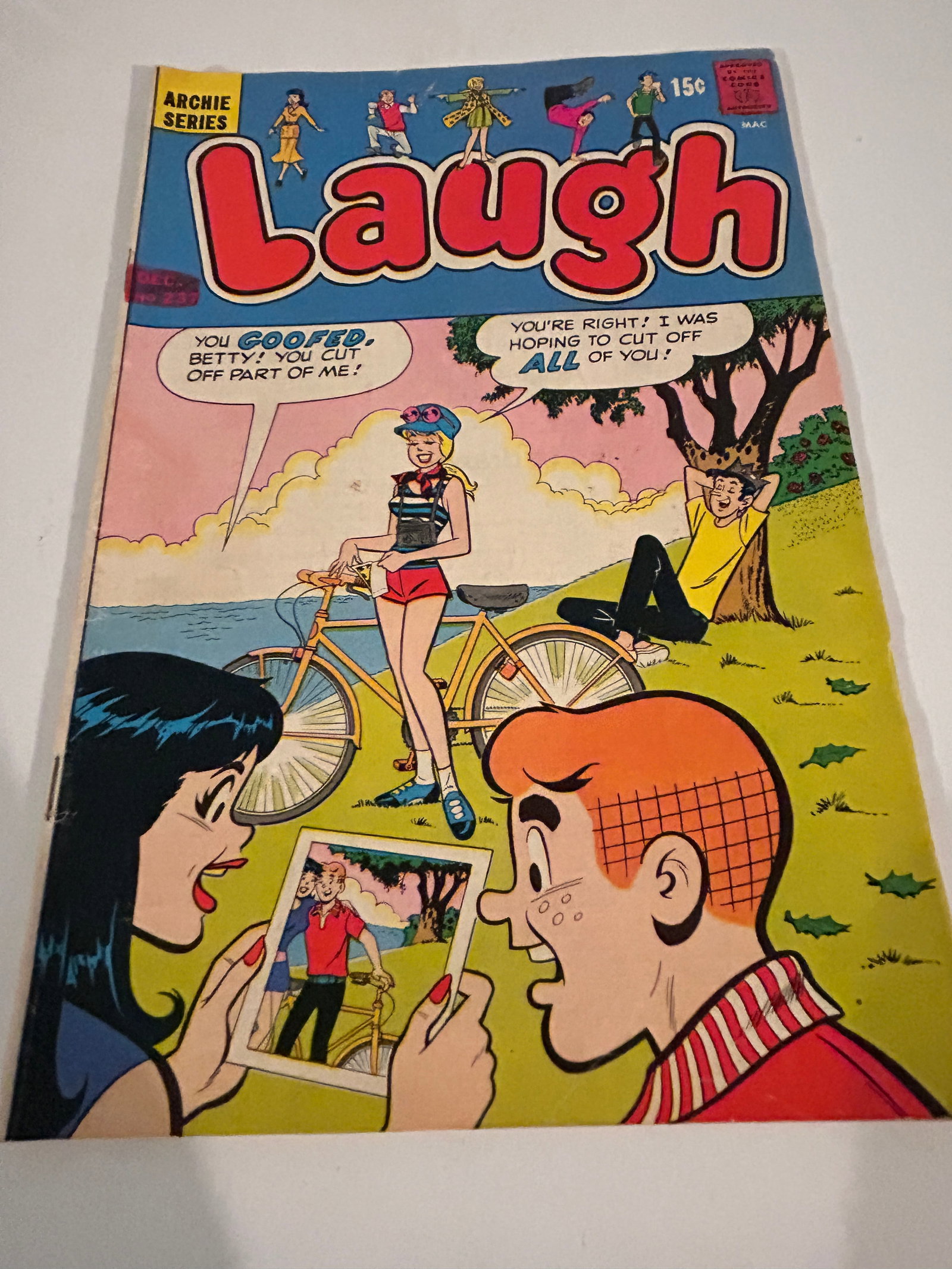 Vintage Comic Book Laugh # 237: Vintage Comic Book Laugh # 237 Please view all photos as they are part of the description and condition of this Item, Feel free to contact me with questions or picture requests! Used Item AS IS