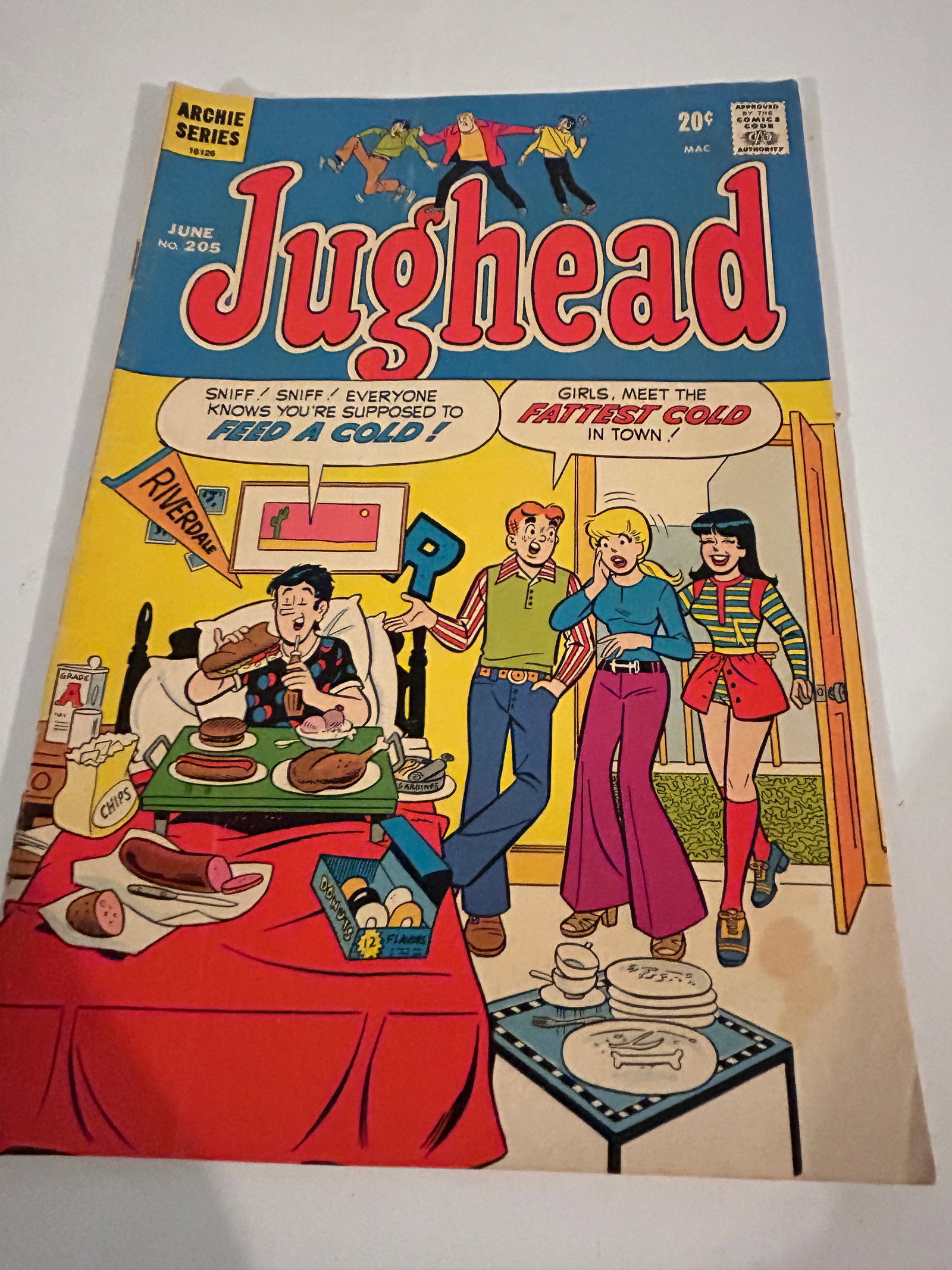 Vintage Comic Book Jughead # 205: Vintage Comic Book Jughead # 205 Please view all photos as they are part of the description and condition of this Item, Feel free to contact me with questions or picture requests! Used Item AS IS