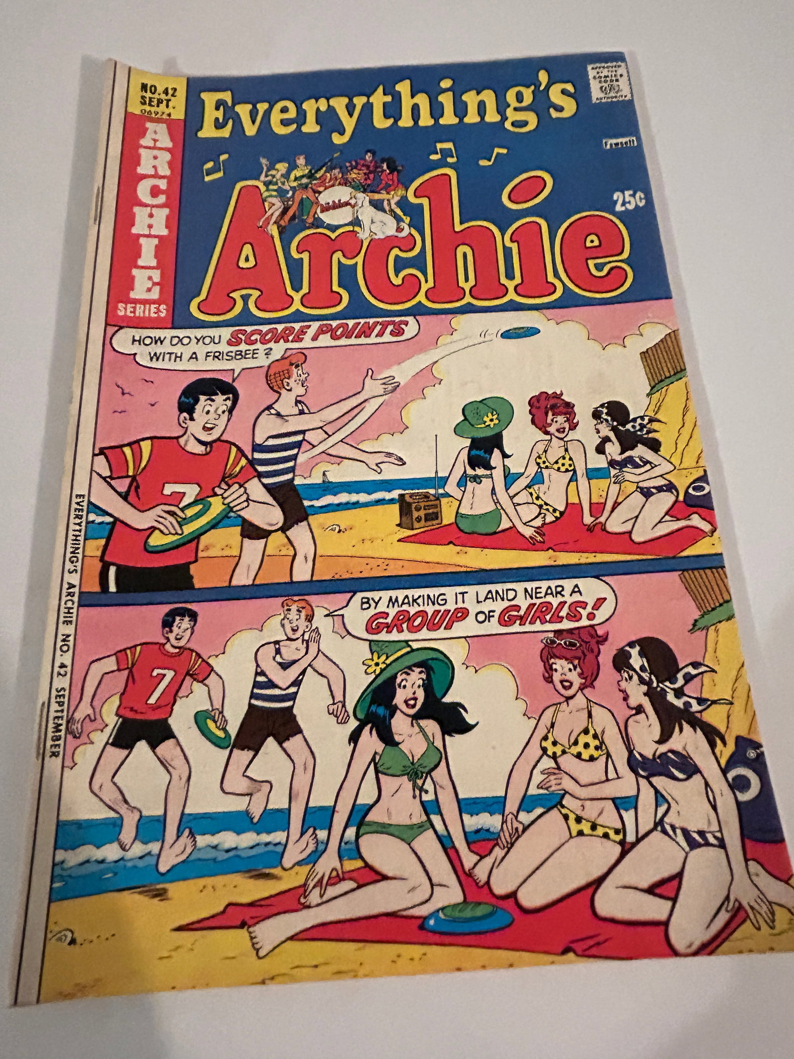 Vintage Comic Book Everythings Archie # 42: Vintage Comic Book Everythings Archie # 42 Please view all photos as they are part of the description and condition of this Item, Feel free to contact me with questions or picture requests! Used Item