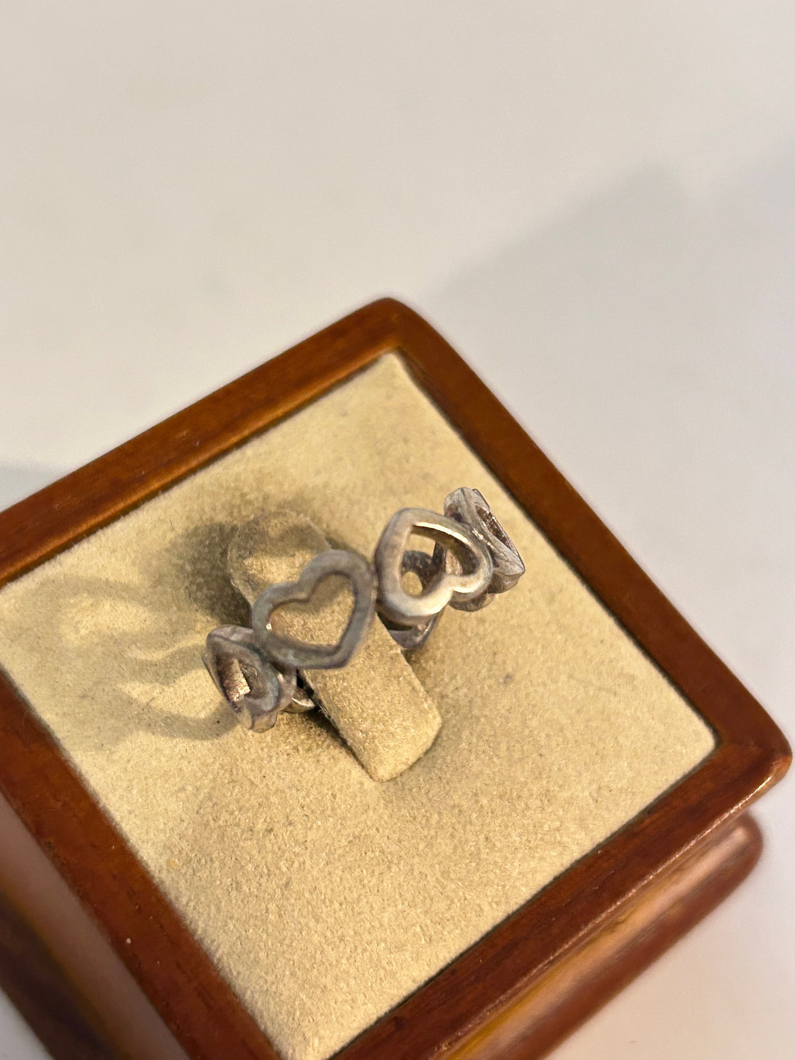 Vintage Sterling Silver heart Ring sz 6: Vintage Sterling Silver heart Ring sz 6 Please view all photos as they are part of the description and condition of this Item, Feel free to contact me with questions or picture requests! Used Item AS