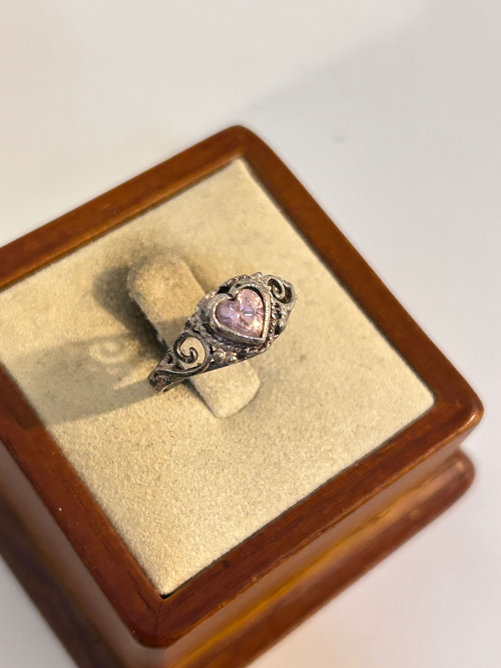 Vintage Sterling Silver heart Ring sz 7: Vintage Sterling Silver heart Ring sz 7 Please view all photos as they are part of the description and condition of this Item, Feel free to contact me with questions or picture requests! Used Item AS