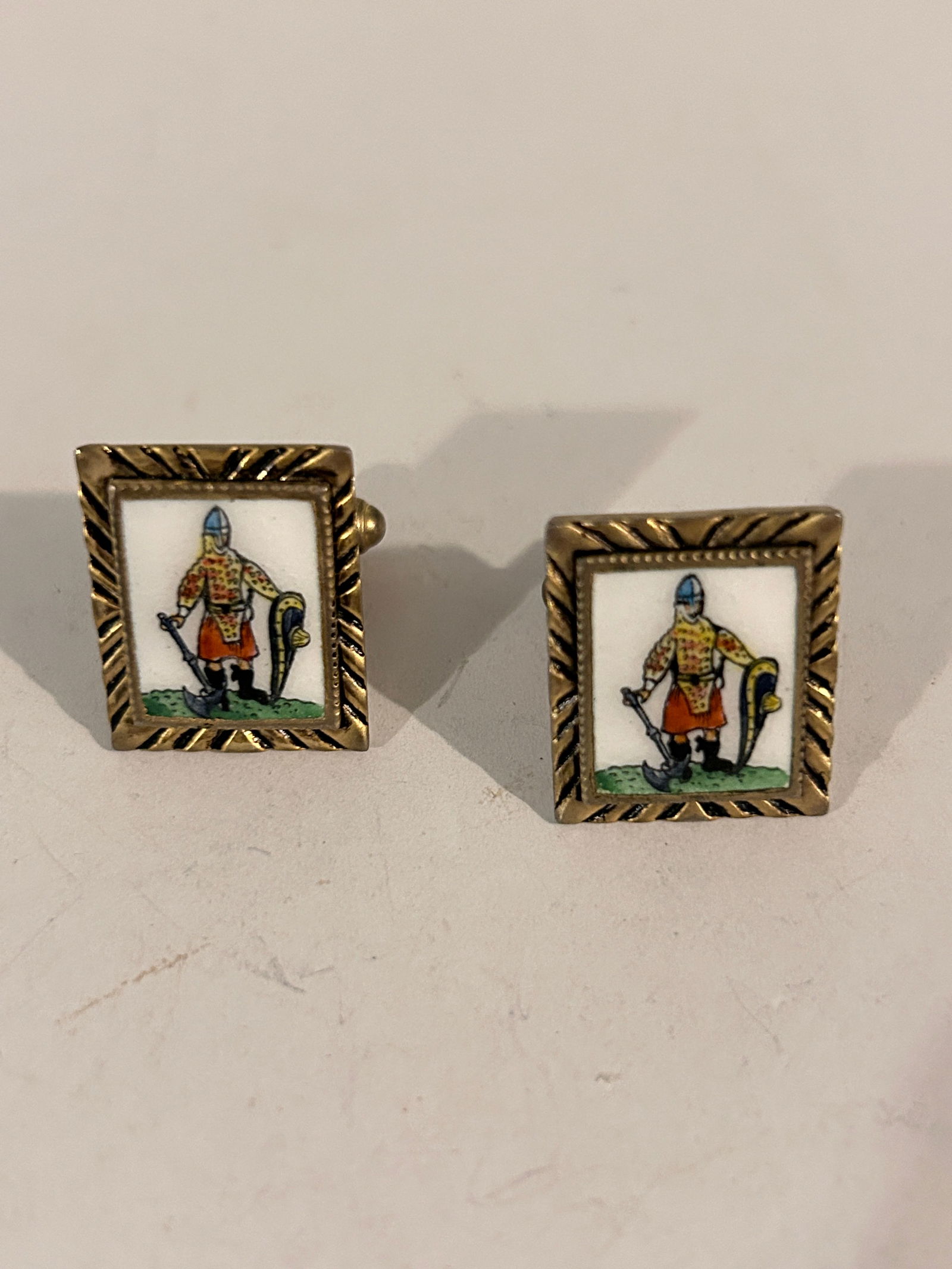 vintage cufflinks Chlodio the Merovingian King of France: vintage cufflinks Chlodio the Merovingian King of France Please view all photos as they are part of the description and condition of this Item, Feel free to contact me with questions or picture reques