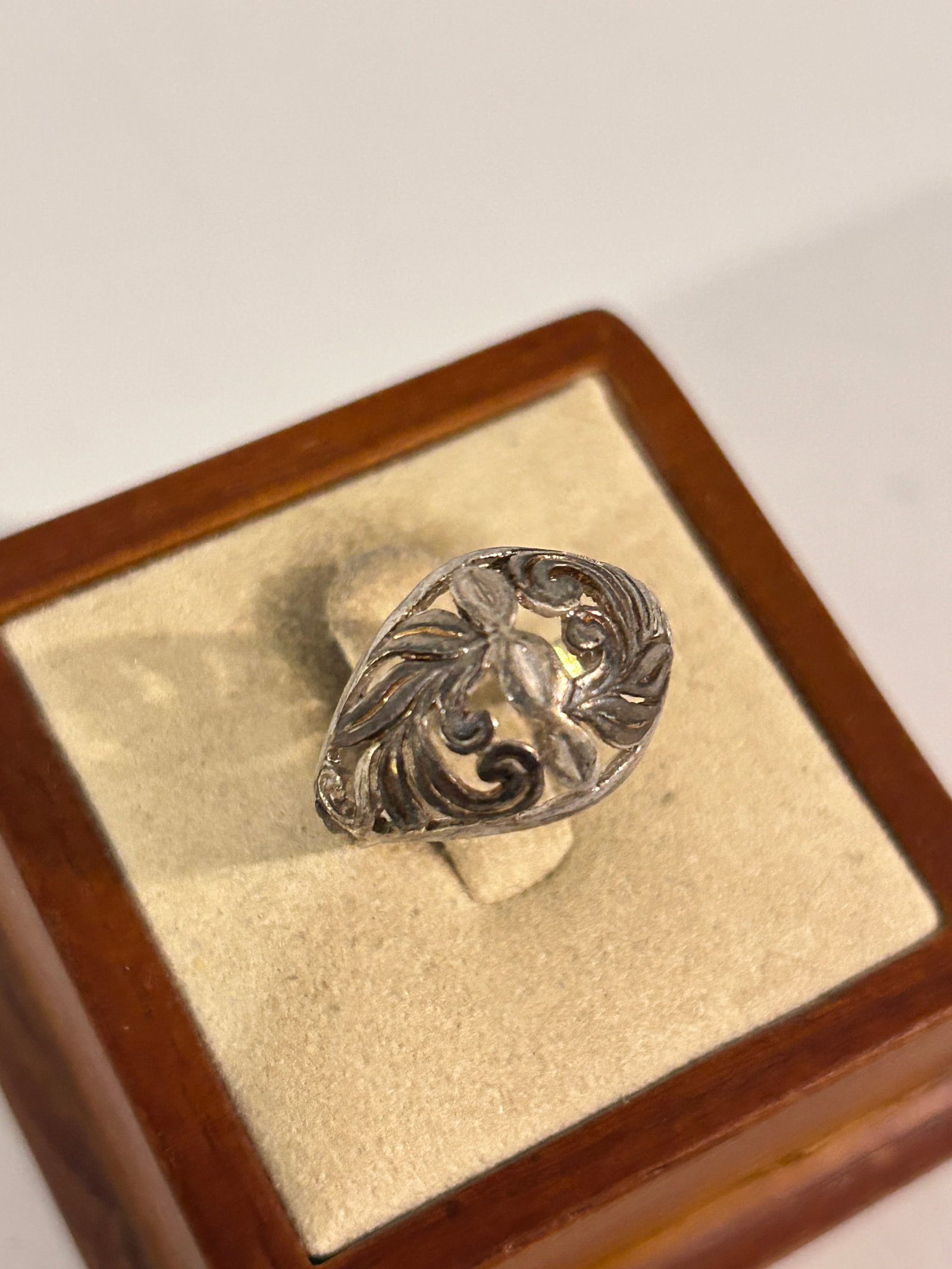 Vintage Sterling Silver modernist filigree Ring sz 7: Vintage Sterling Silver modernist filigree Ring sz 7 Please view all photos as they are part of the description and condition of this Item, Feel free to contact me with questions or picture requests!