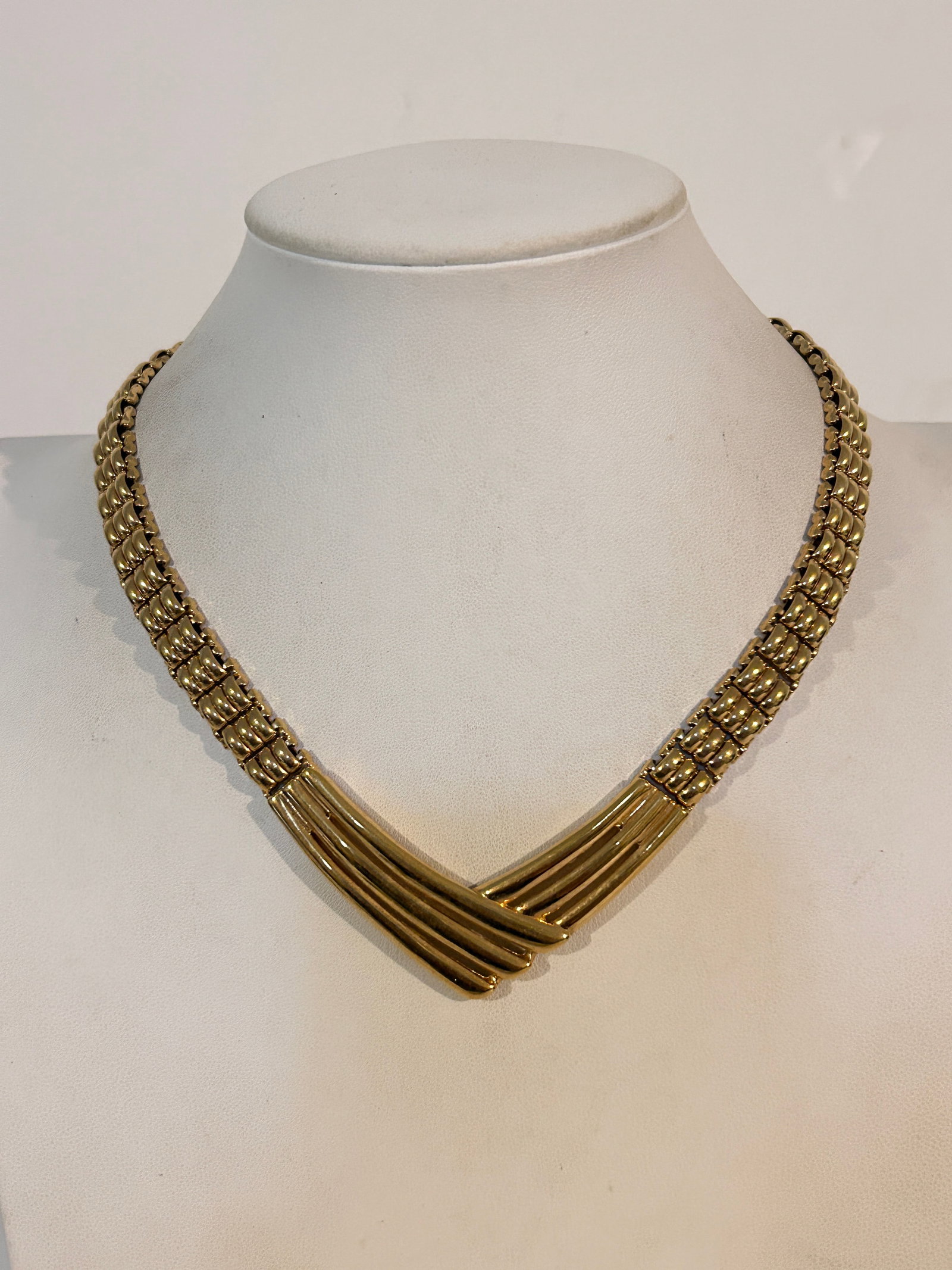 Vintage Monet Gold Tone Choker Necklace 13" (1 of 5)