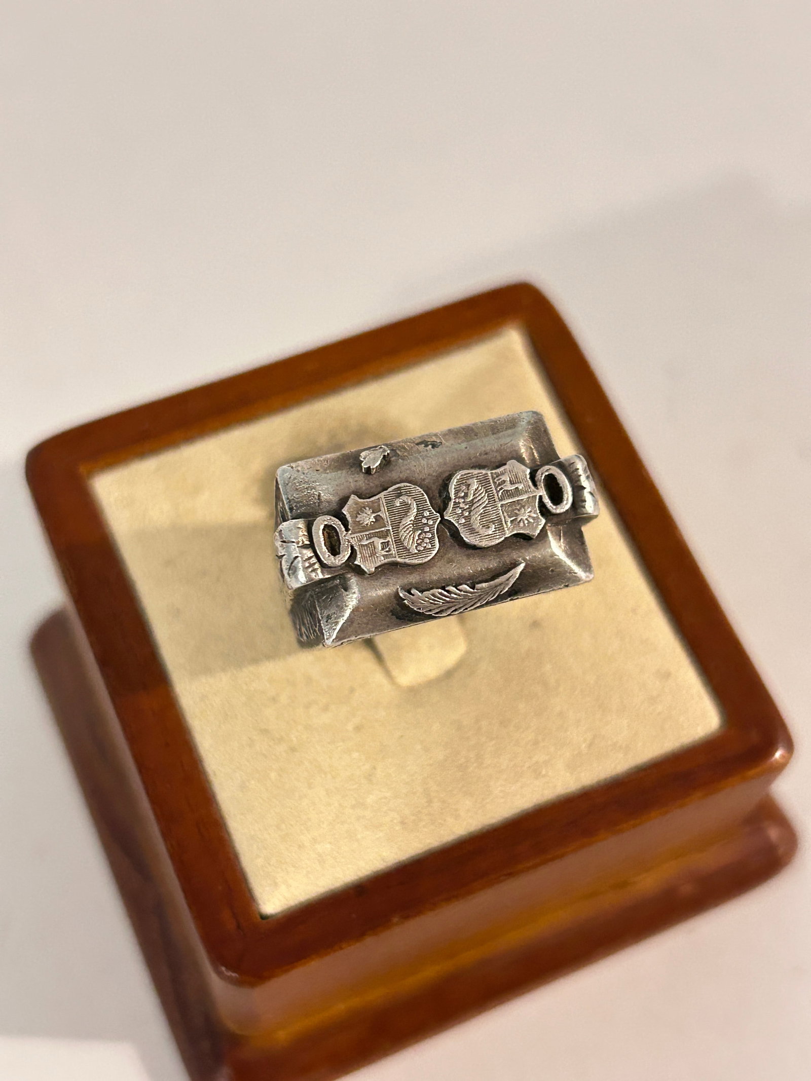Vintage sterling silver signet ring with a double crest or emblem design sz 8 heavy: Vintage sterling silver signet ring with a double crest or emblem design sz 8 heavy Please view all photos as they are part of the description and condition of this Item, Feel free to contact me with