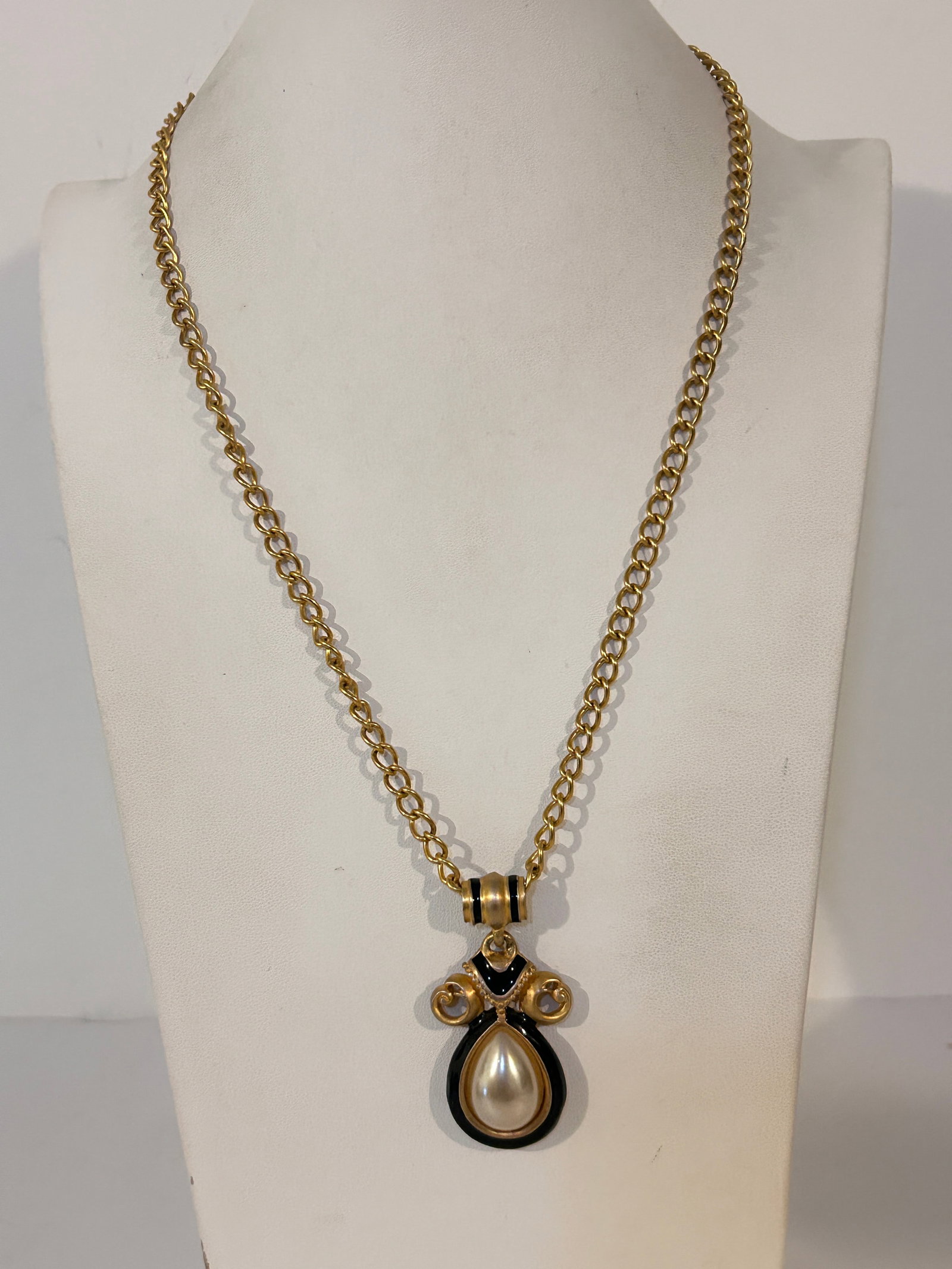 Vintage Dior Style gold-tone necklace with a black enamel and faux pearl drop pendant 23": Vintage Dior Style gold-tone necklace with a black enamel and faux pearl drop pendant 23" Please view all photos as they are part of the description and condition of this Item, Feel free to contact me
