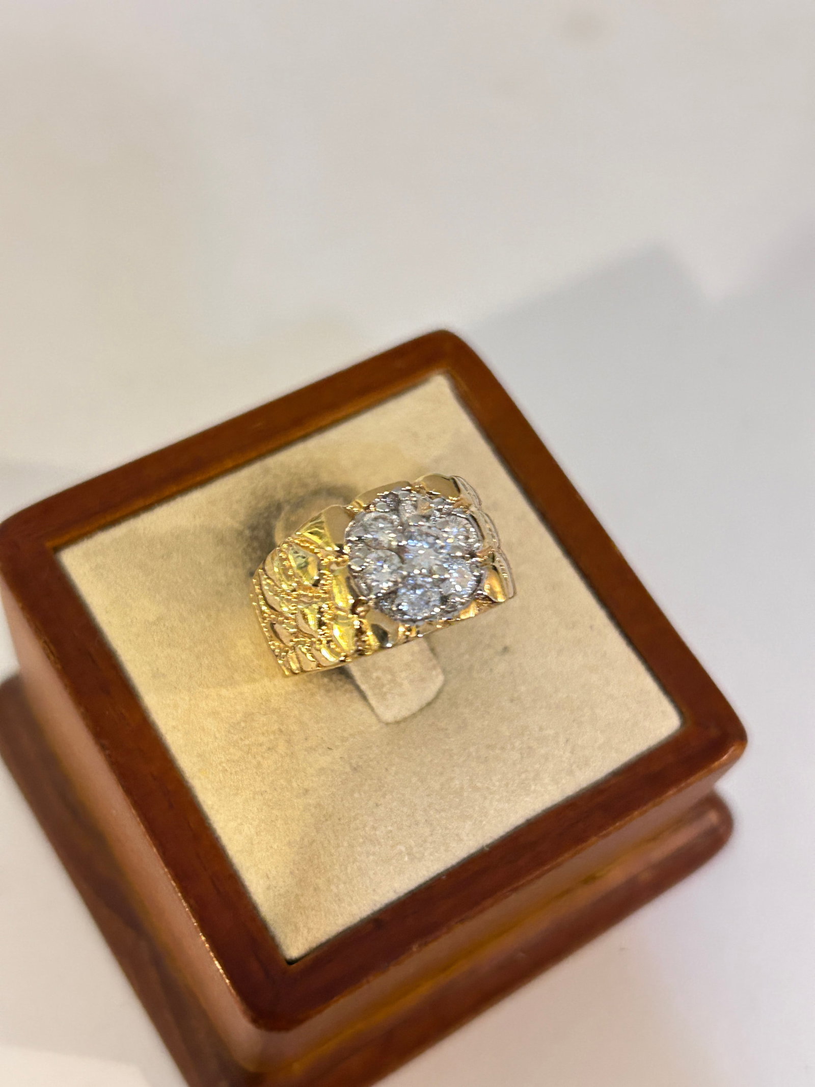 Vintage Lind 14KT GE Gold Custom Ring sz 7: Vintage Lind 14KT GE Gold Custom Ring sz 7 Please view all photos as they are part of the description and condition of this Item, Feel free to contact me with questions or picture requests! Used Item