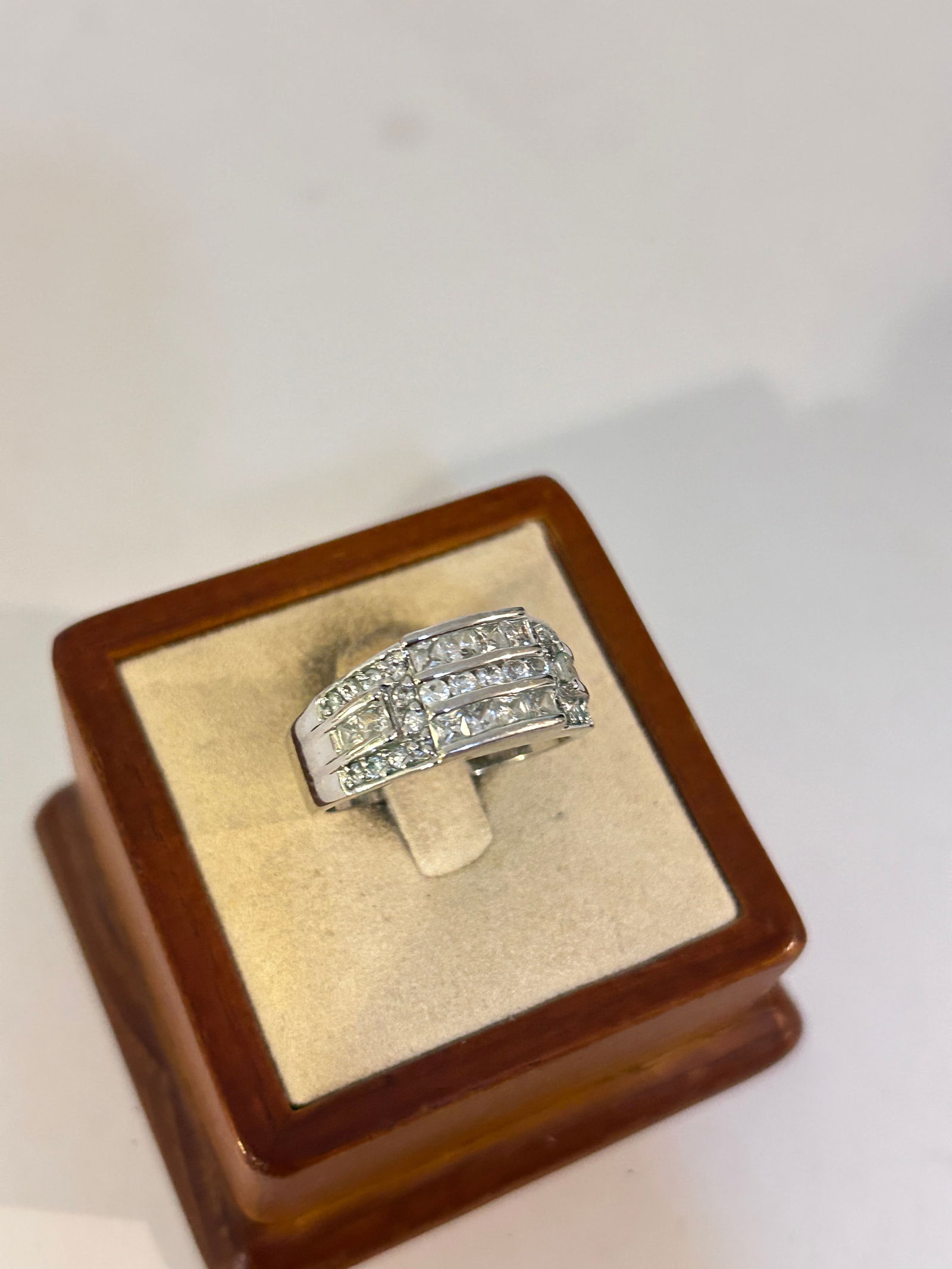 Lia Sophia wide silver-tone wavy band Ring sz 10: Lia Sophia wide silver-tone wavy band Ring sz 10 Please view all photos as they are part of the description and condition of this Item, Feel free to contact me with questions or picture requests! Used