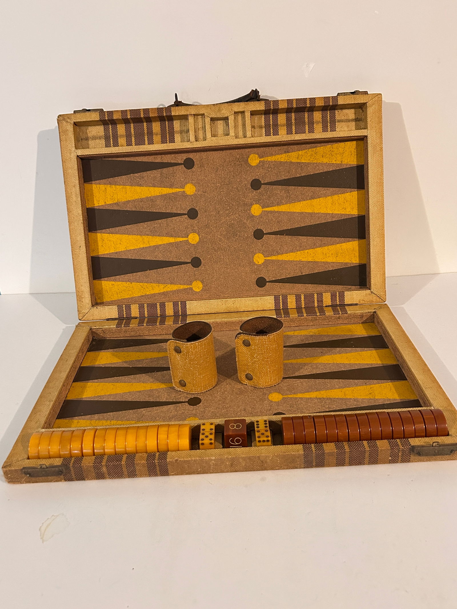 Vintage Rare Backgammon Board-Bakelite Set Butterscotch Chips 1" 3/8 break down cups (1 of 8)
