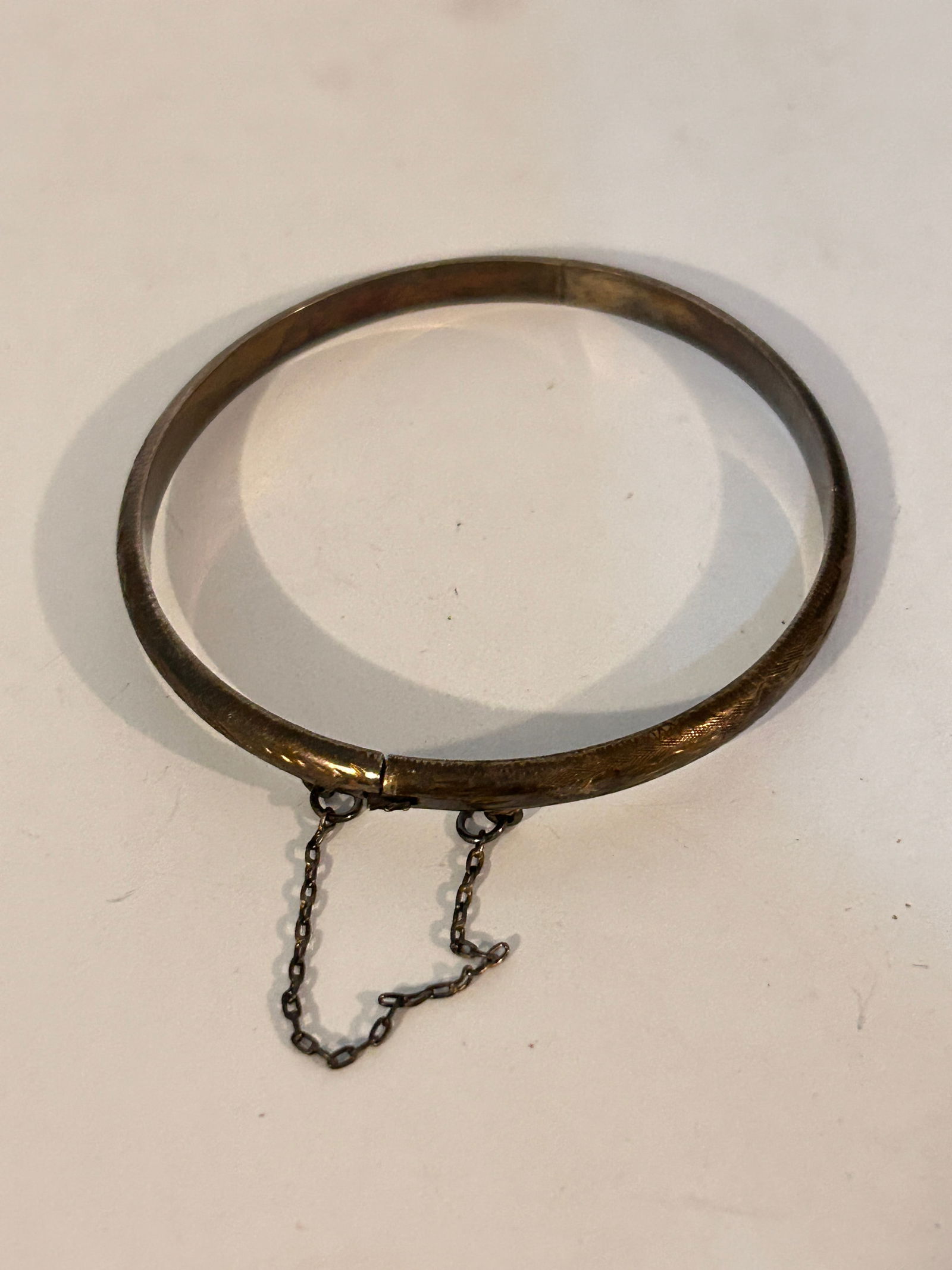 Vintage Sterling Silver hinged etched Bracelet sz 7 7 grams: Vintage Sterling Silver hinged etched Bracelet sz 7 7 grams Please view all photos as they are part of the description and condition of this Item, Feel free to contact me with questions or picture req