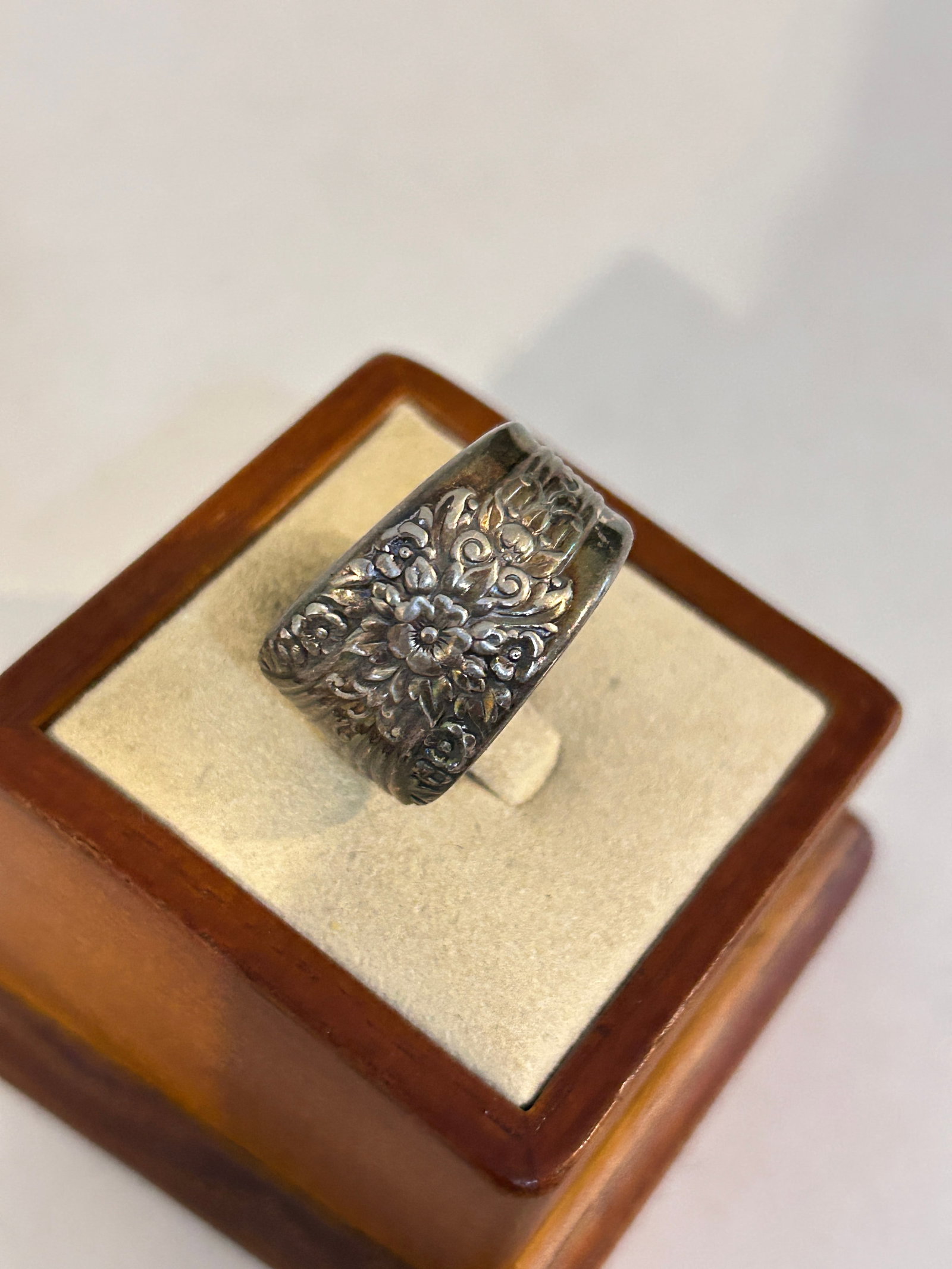 Vintage Sterling Silver floral Ring sz 10 11 Grams (1 of 4)