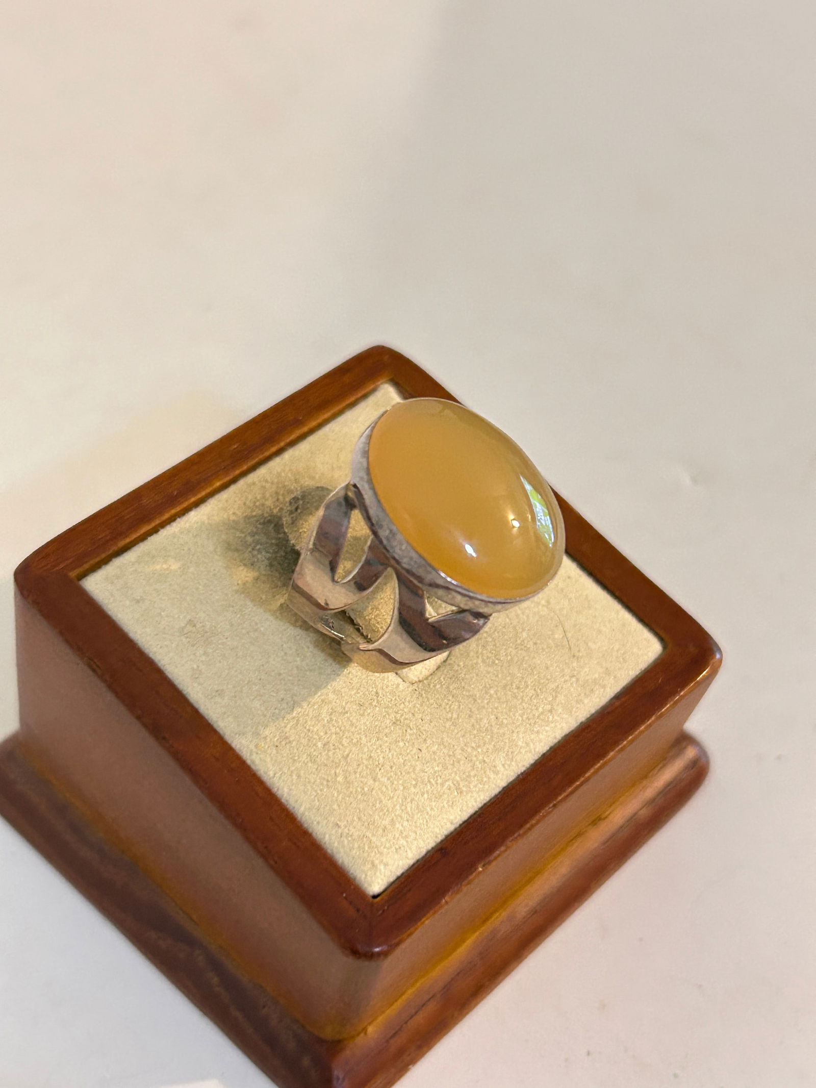 Jay King DTR yellow Agate Sterling Silver Ring sz 8 9 Grams: Jay King DTR yellow Agate Sterling Silver Ring sz 8 9 Grams Please view all photos as they are part of the description and condition of this Item, Feel free to contact me with questions or picture req