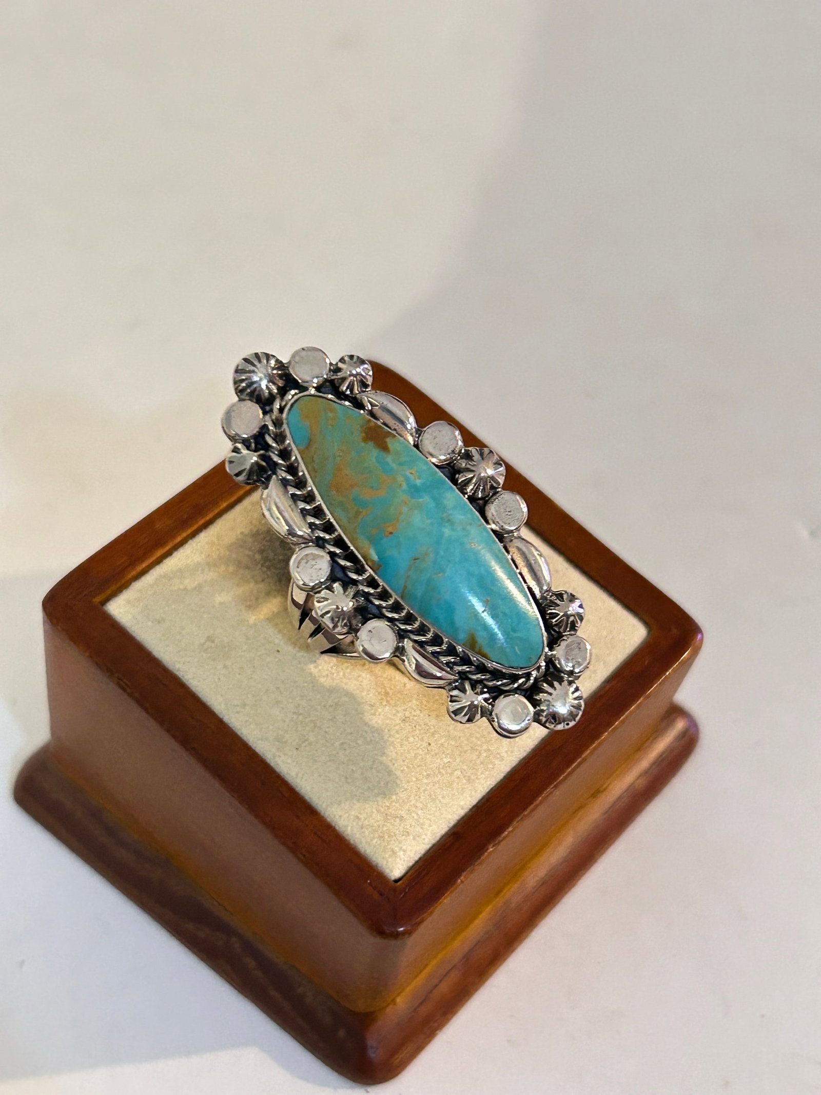 925 Sterling Silver Native American Turquoise Chaco Canyon Ring sz 9 17 Grams: 925 Sterling Silver Native American Turquoise Chaco Canyon Ring sz 9 17 Grams Please view all photos as they are part of the description and condition of this Item, Feel free to contact me with questi
