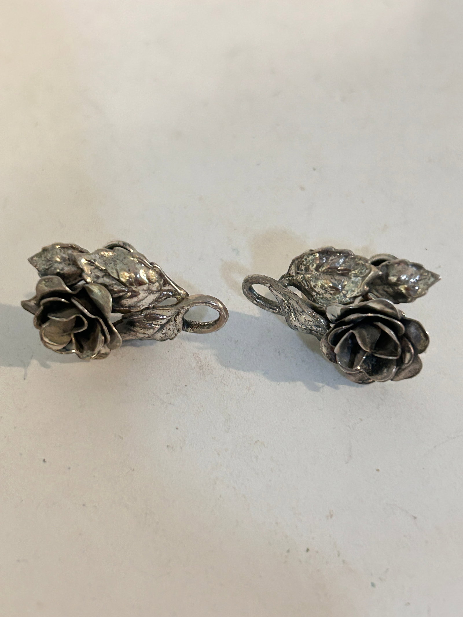 Vintage Sterling Silver Dancraft floral Earrings 9 Grams: Vintage Sterling Silver Dancraft floral Earrings 9 Grams Please view all photos as they are part of the description and condition of this Item, Feel free to contact me with questions or picture reques