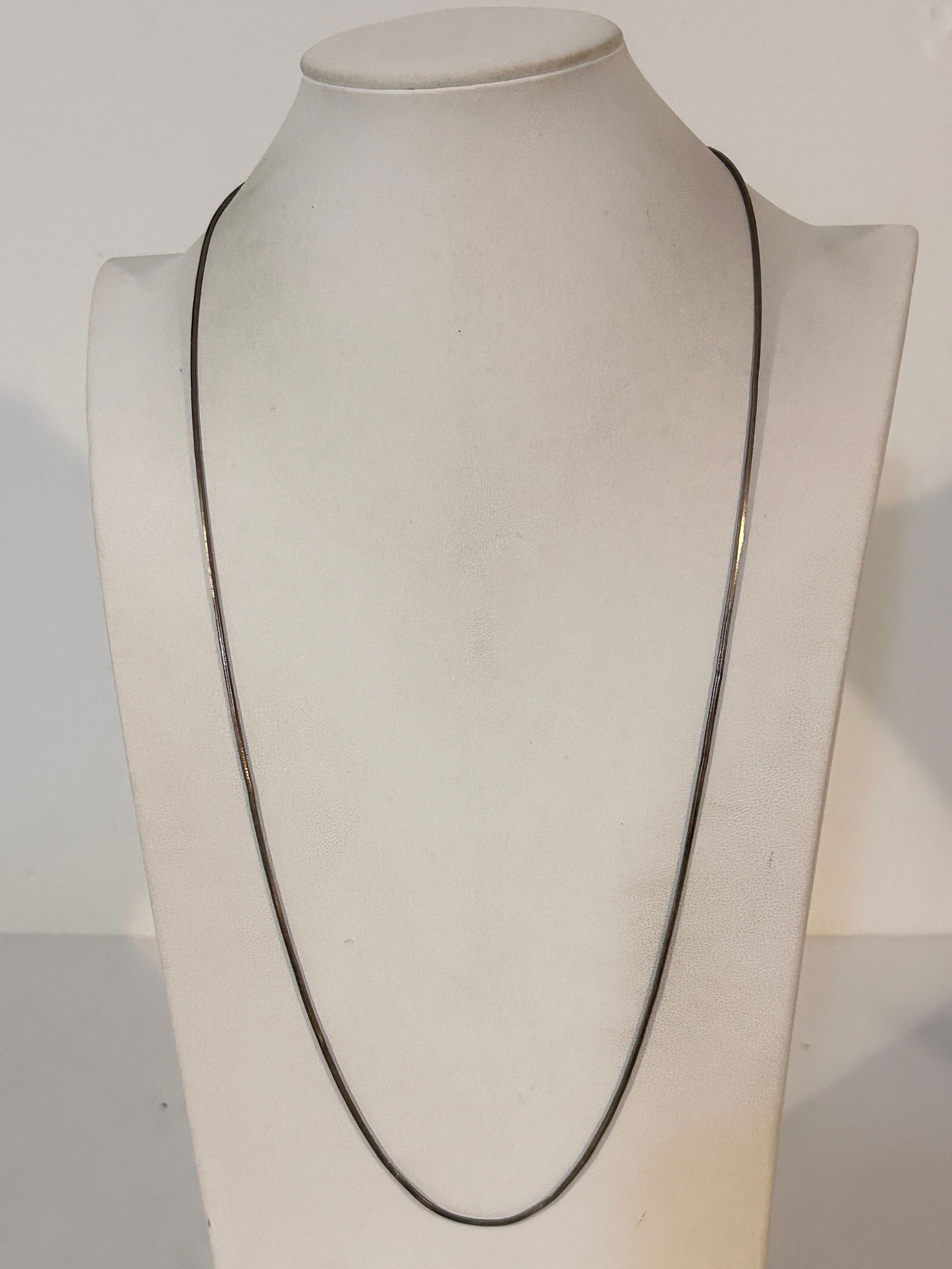 Vintage Sterling Silver chain Necklace sz 23" 9 grams Please view all photos as they are part of: Vintage Sterling Silver chain Necklace sz 23" 9 grams Please view all photos as they are part of the description and condition of this Item, Feel free to contact me with questions or picture requests!