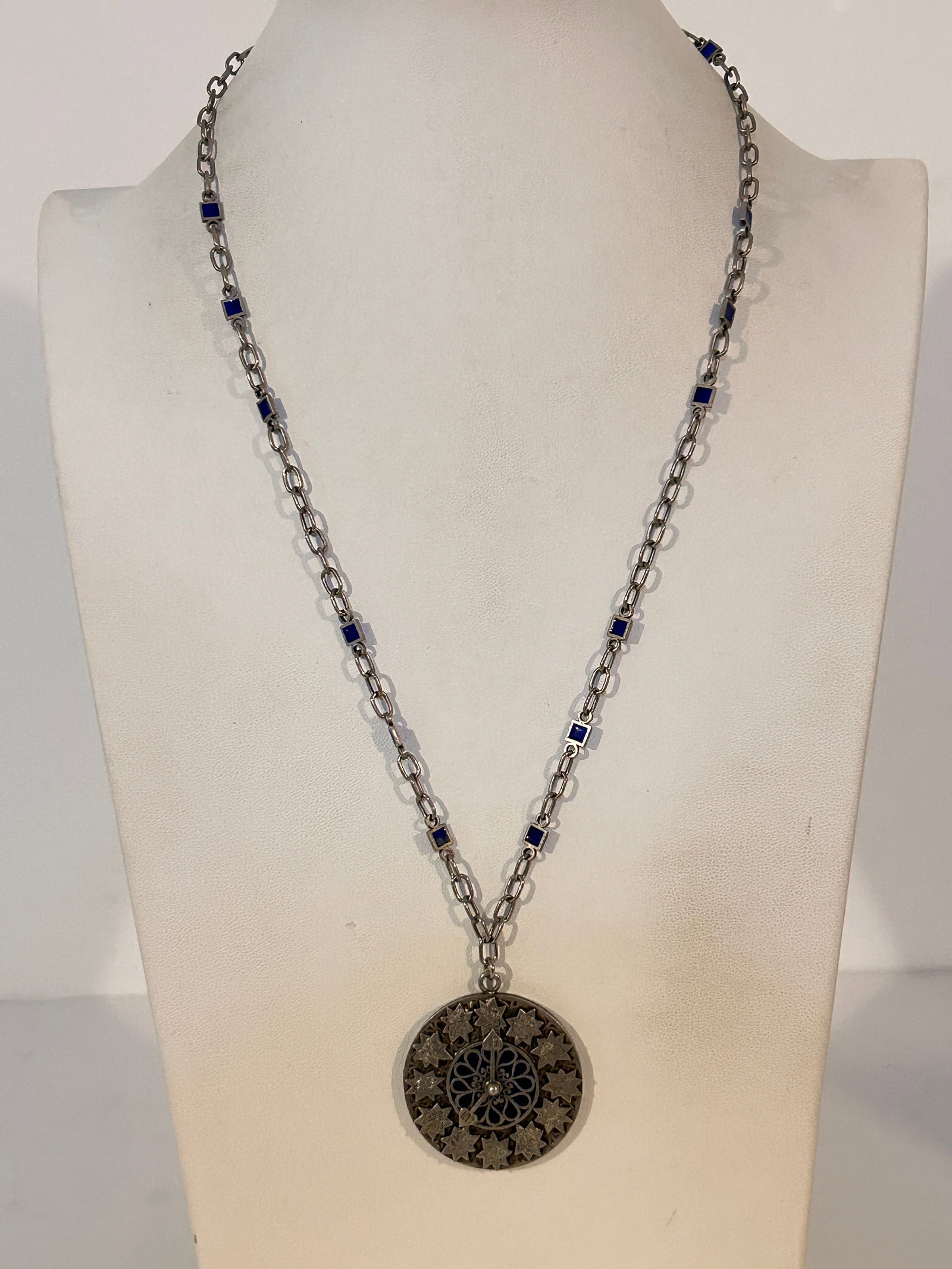 Vintage Sterling Silver Clock pendant Necklace sz 24" 27 grams Please view all photos as they are: Vintage Sterling Silver Clock pendant Necklace sz 24" 27 grams Please view all photos as they are part of the description and condition of this Item, Feel free to contact me with questions or picture