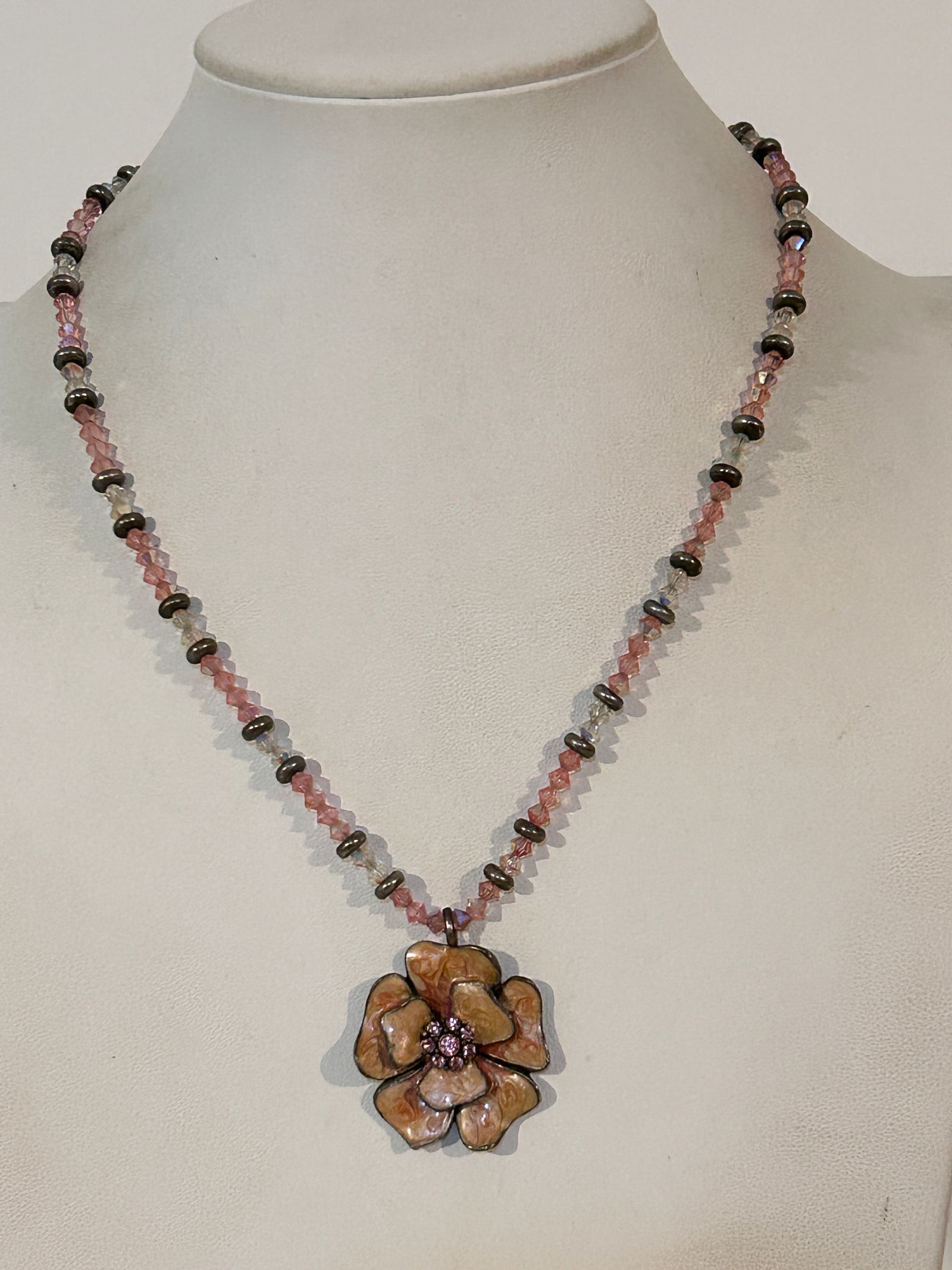 Vintage enamel flower pendant Quest Gifti Designs Necklace sz 19" (1 of 6)