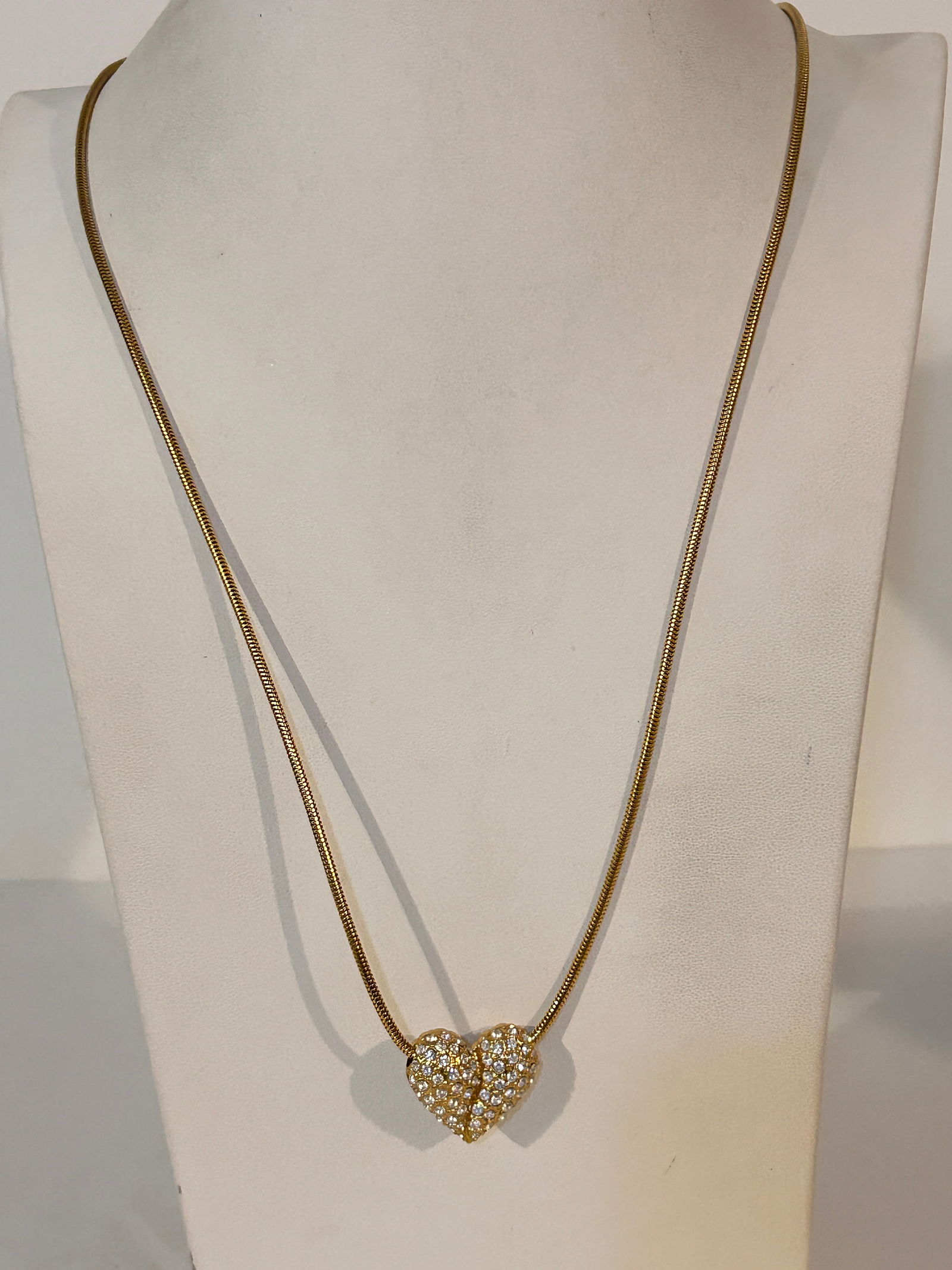 Vintage goldtone heart rhinestone pendant Necklace sz 33" (1 of 4)