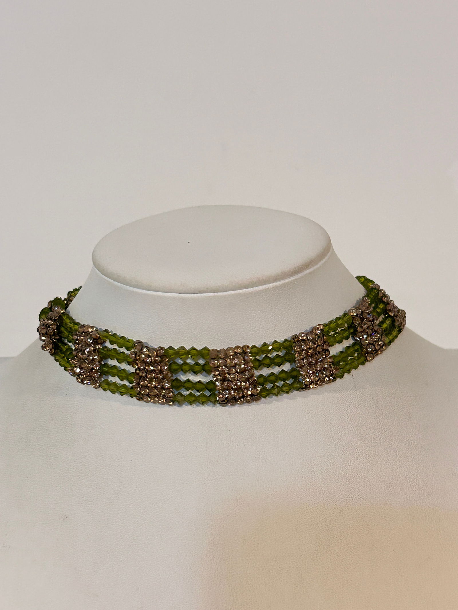 Vintage Swarovski Stunning Goldtone Green & Golden Crystal Choker Necklace 14": Vintage Swarovski Stunning Goldtone Green & Golden Crystal Choker Necklace 14" Please view all photos as they are part of the description and condition of this Item, Feel free to contact me with quest
