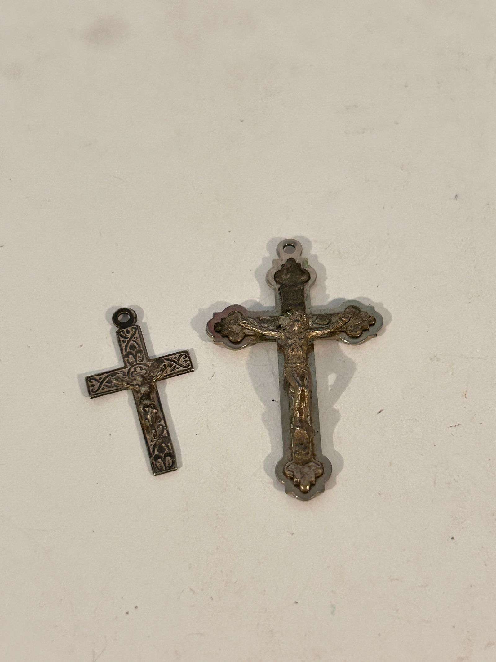 2 vintage croses: 2 vintage croses Please view all photos as they are part of the description and condition of this Item, Feel free to contact me with questions or picture requests! Used Item AS IS