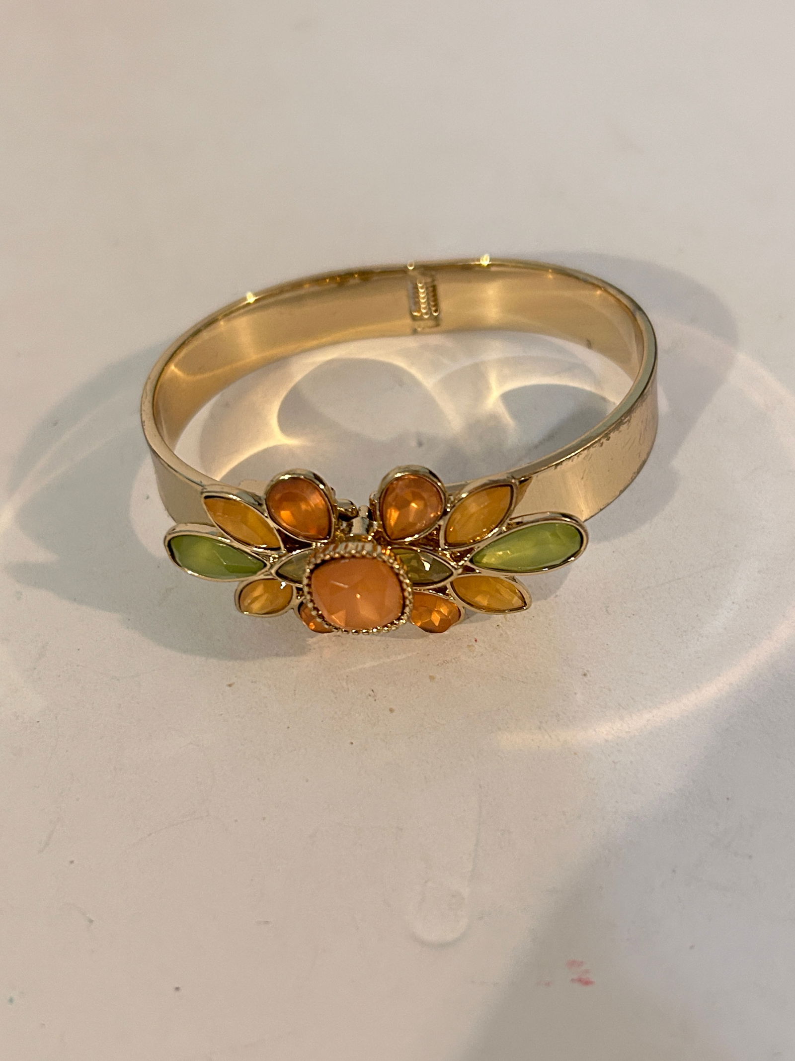 Vintage gold tone floral hinged Bracelet 7" (1 of 4)