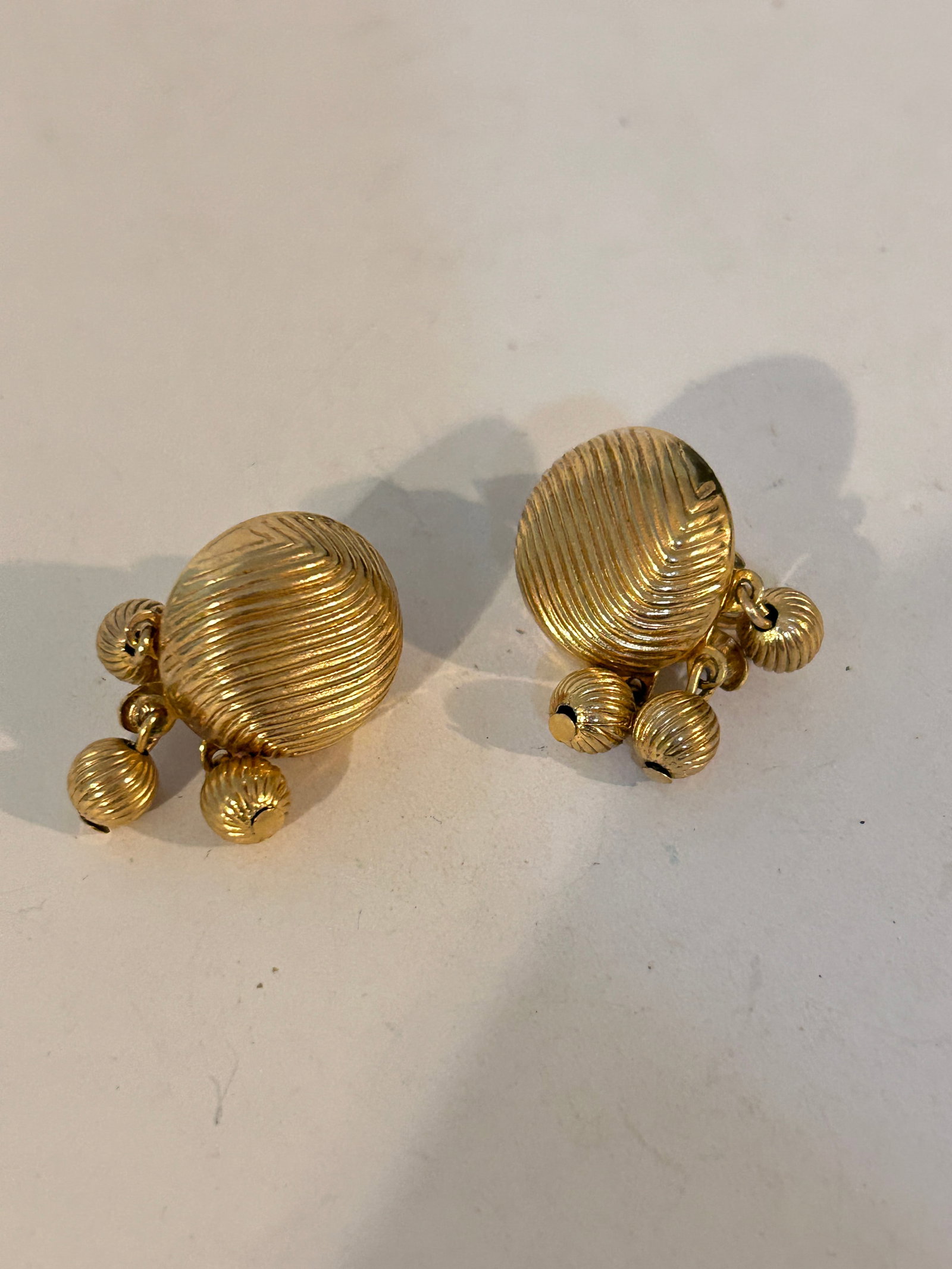 Vintage gold tone Sara Cov earrings (1 of 4)