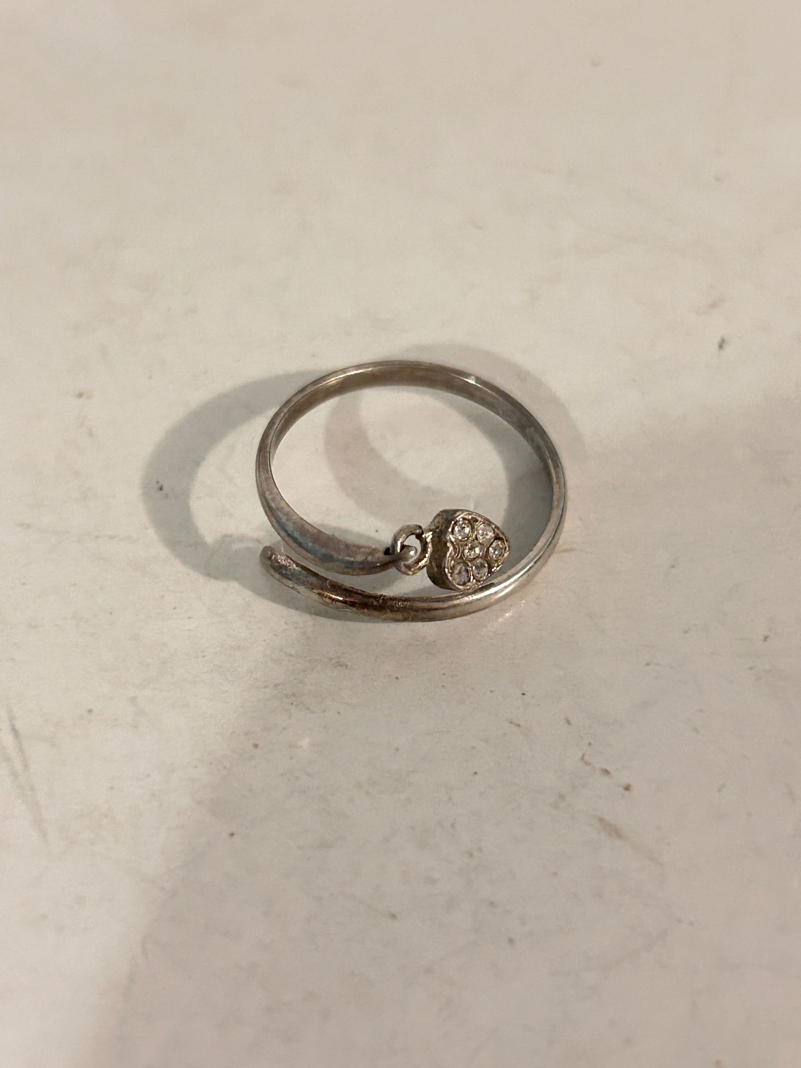 Vintage Sterling Silver Rhinestone Heart Ring Sz 7 (1 of 3)