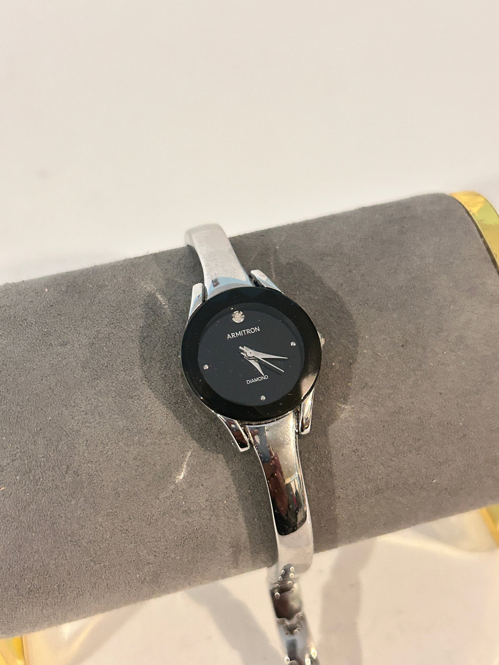 Armitron Diamond Watch Women 23mm Silver Tone Blue Dial Faceted working: Armitron Diamond Watch Women 23mm Silver Tone Blue Dial Faceted working Please view all photos as they are part of the description and condition of this Item, Feel free to contact me with questions or