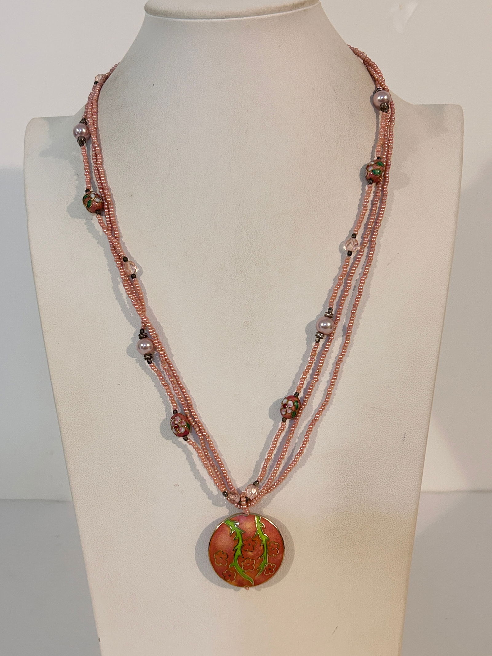 Vintage Cloisonne Pink Flower Enamel beaded Pendant Necklace 22": Vintage Cloisonne Pink Flower Enamel beaded Pendant Necklace 22" Please view all photos as they are part of the description and condition of this Item, Feel free to contact me with questions or pictur