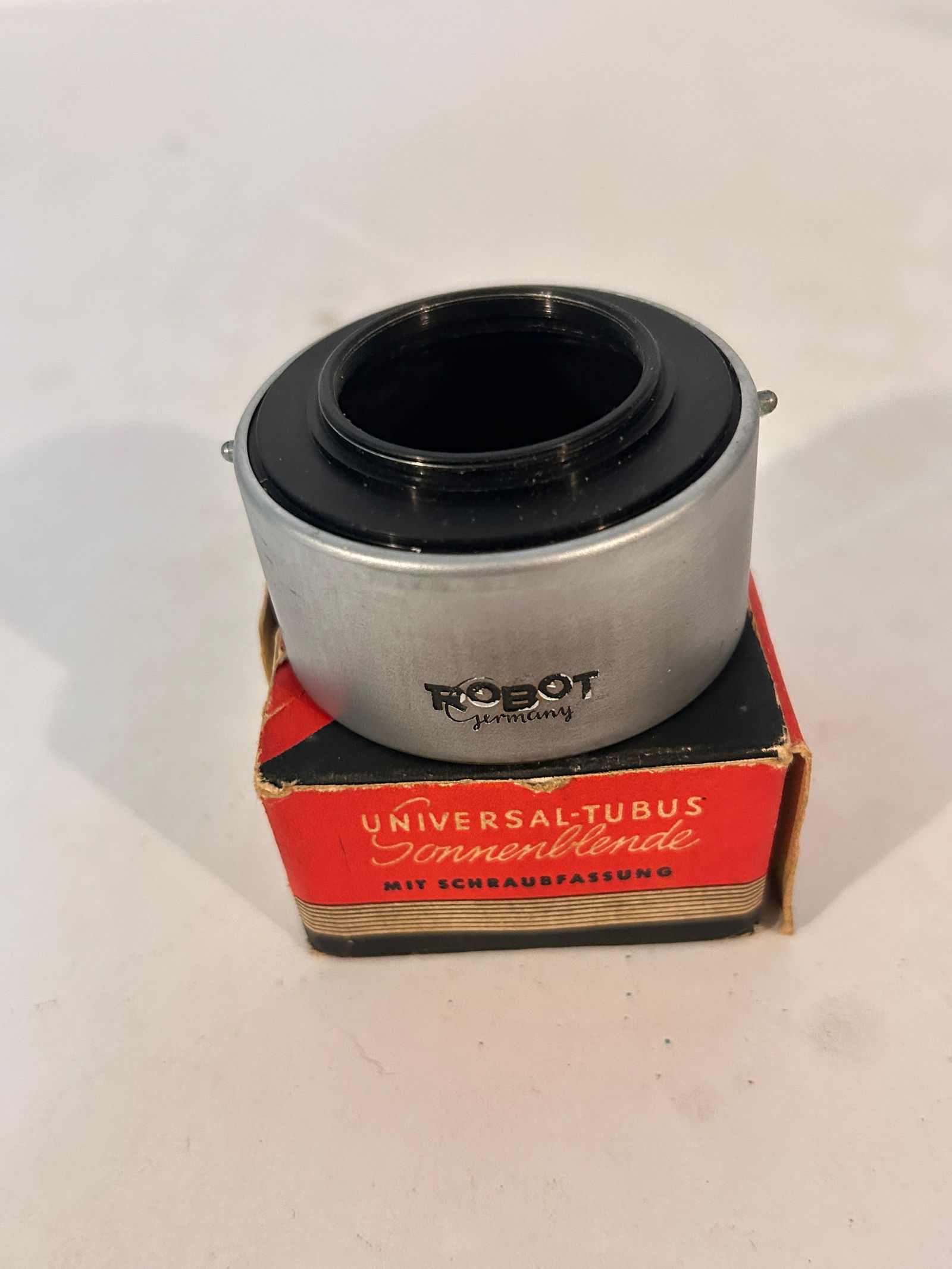 Robot Germany Metal Lens Hood Telescopic Model Universal Boxed: Robot Germany Metal Lens Hood Telescopic Model Universal Boxed Please view all photos as they are part of the description and condition of this Item, Feel free to contact me with questions or picture