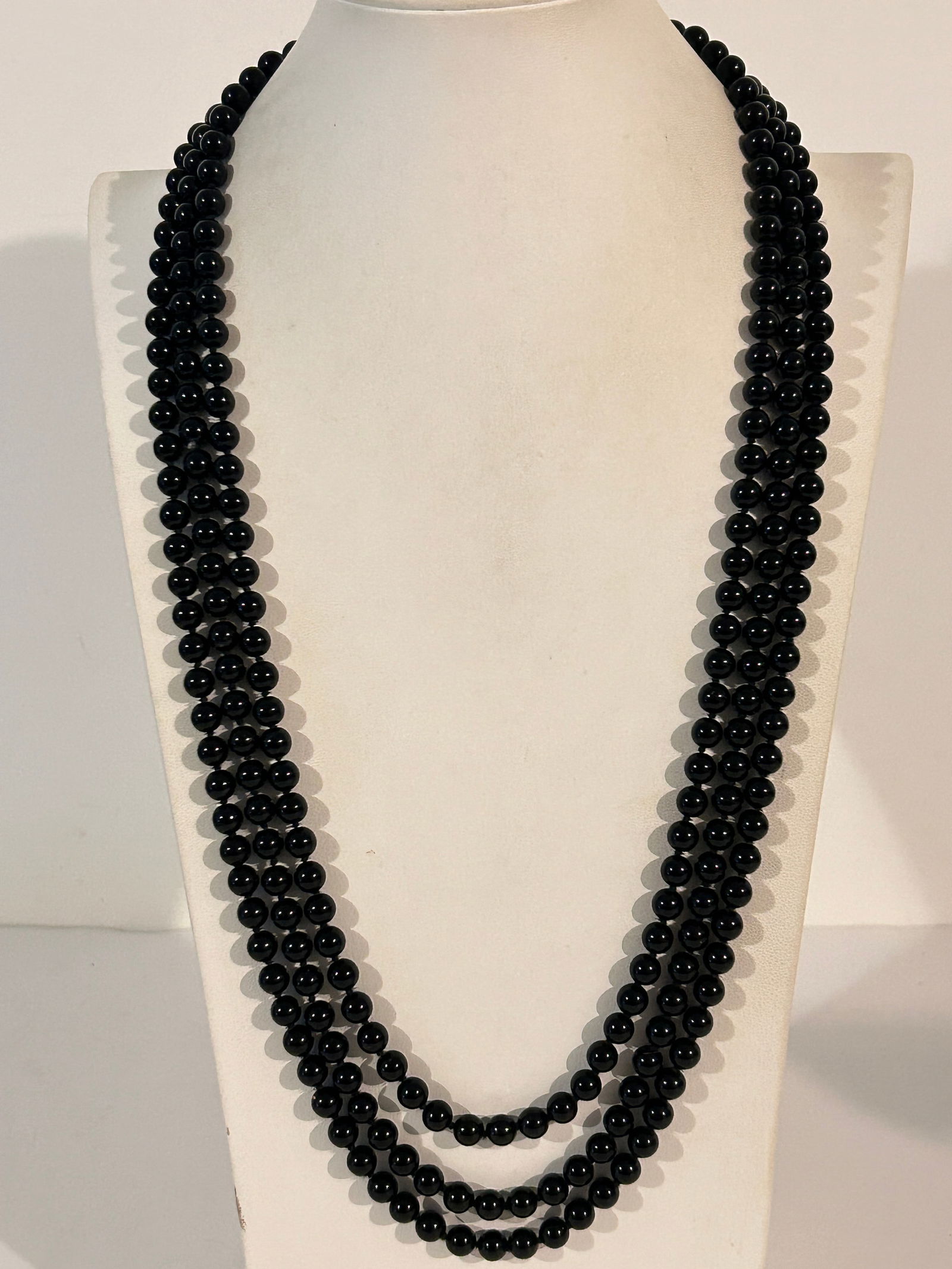 Vintage 3 strand black bead Necklace 28" missing center pc: Vintage 3 strand black bead Necklace 28" missing center pc Please view all photos as they are part of the description and condition of this Item, Feel free to contact me with questions or picture requ