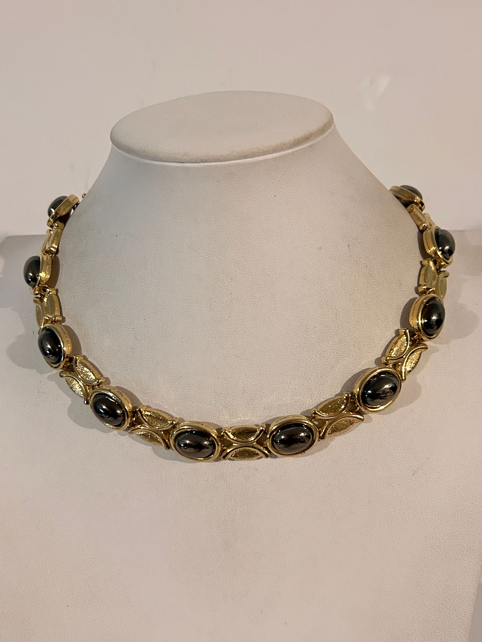 Vintage Gold Tone Hematite/black choker Necklace 14" (1 of 5)