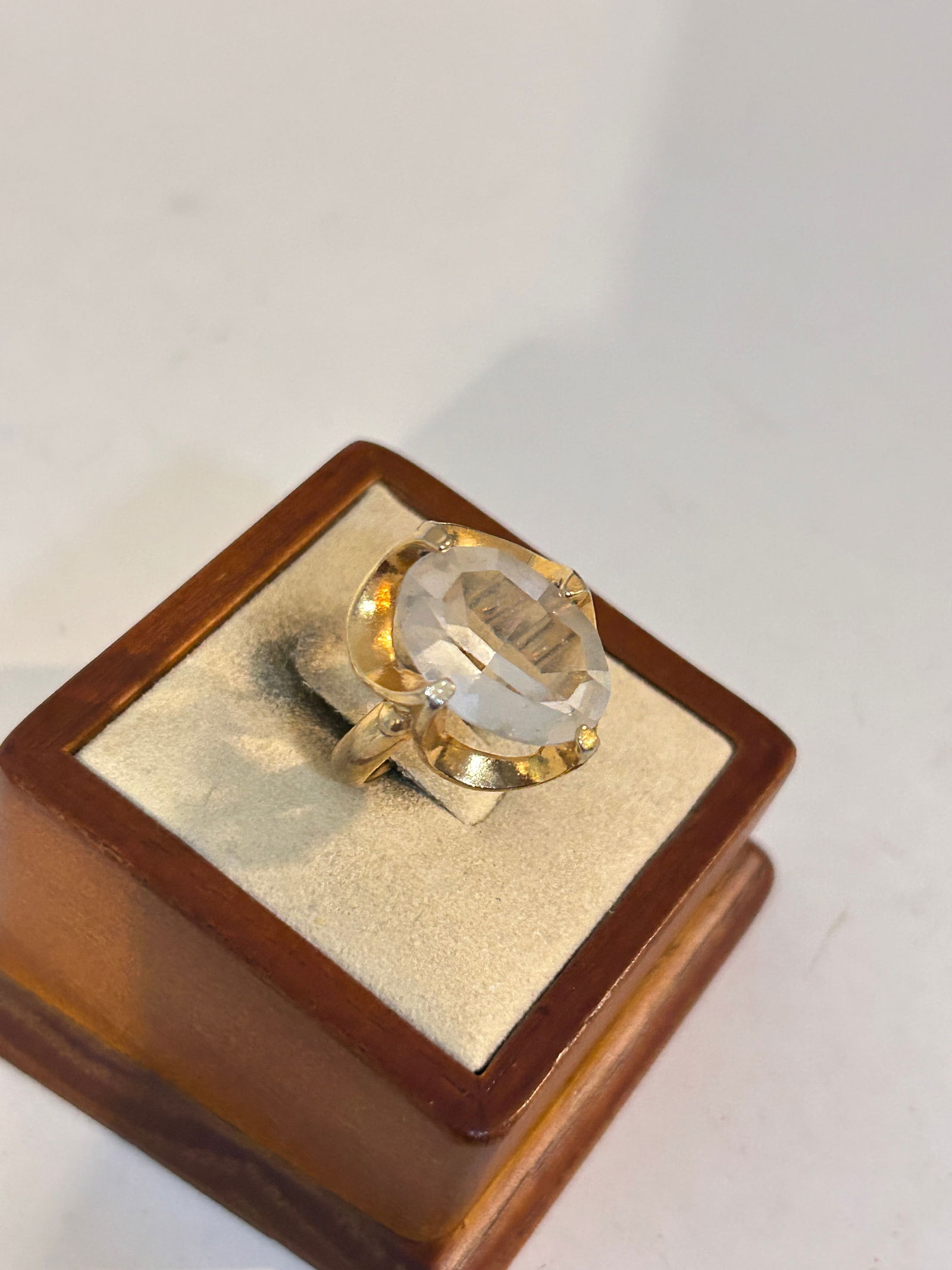 Vintage Costume rhinestone Ring sz 7: Vintage Costume rhinestone Ring sz 7 Please view all photos as they are part of the description and condition of this Item, Feel free to contact me with questions or picture requests! Used Item AS IS