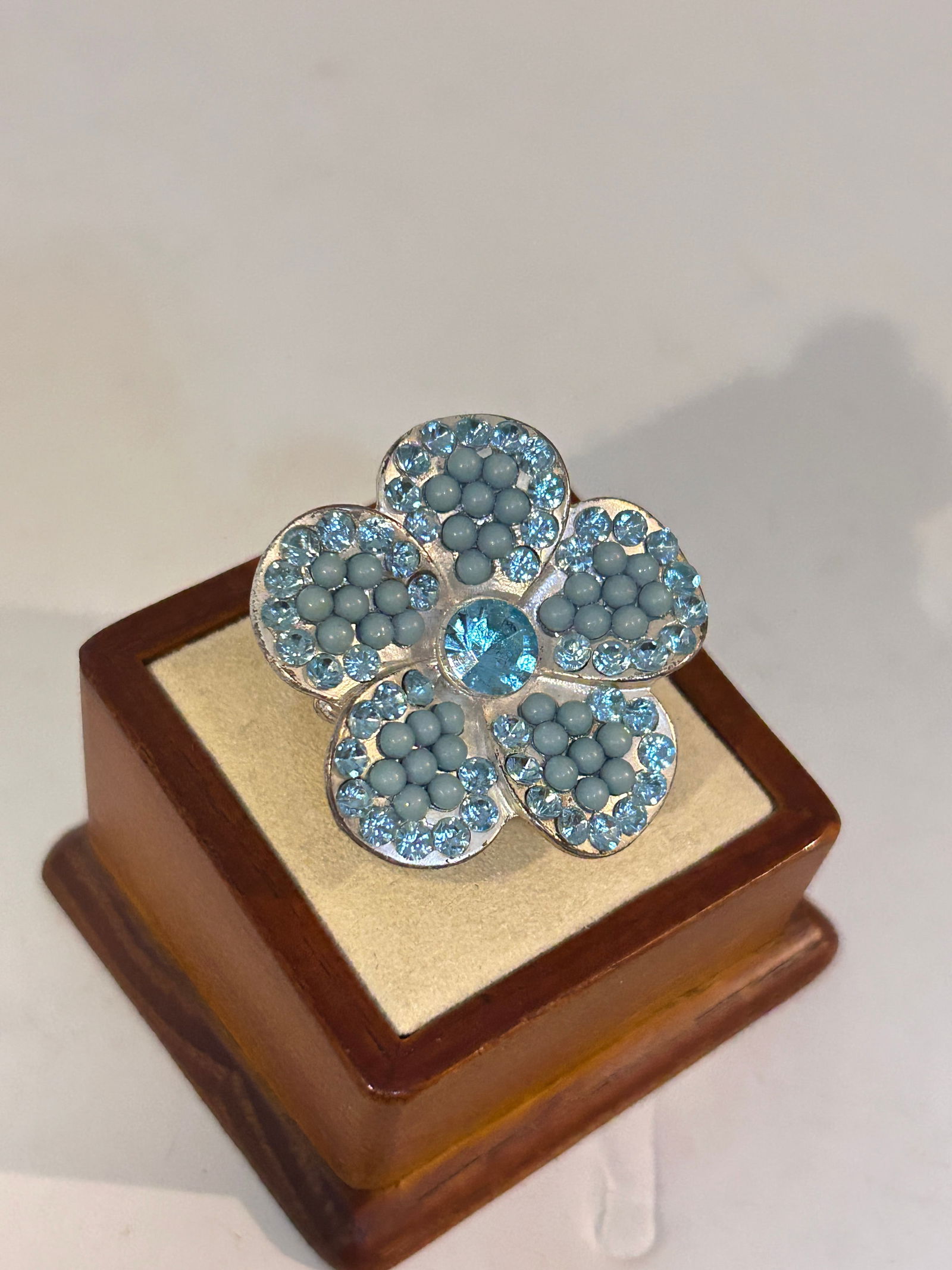 Vintage Costume rhinestone stretch Ring (1 of 4)