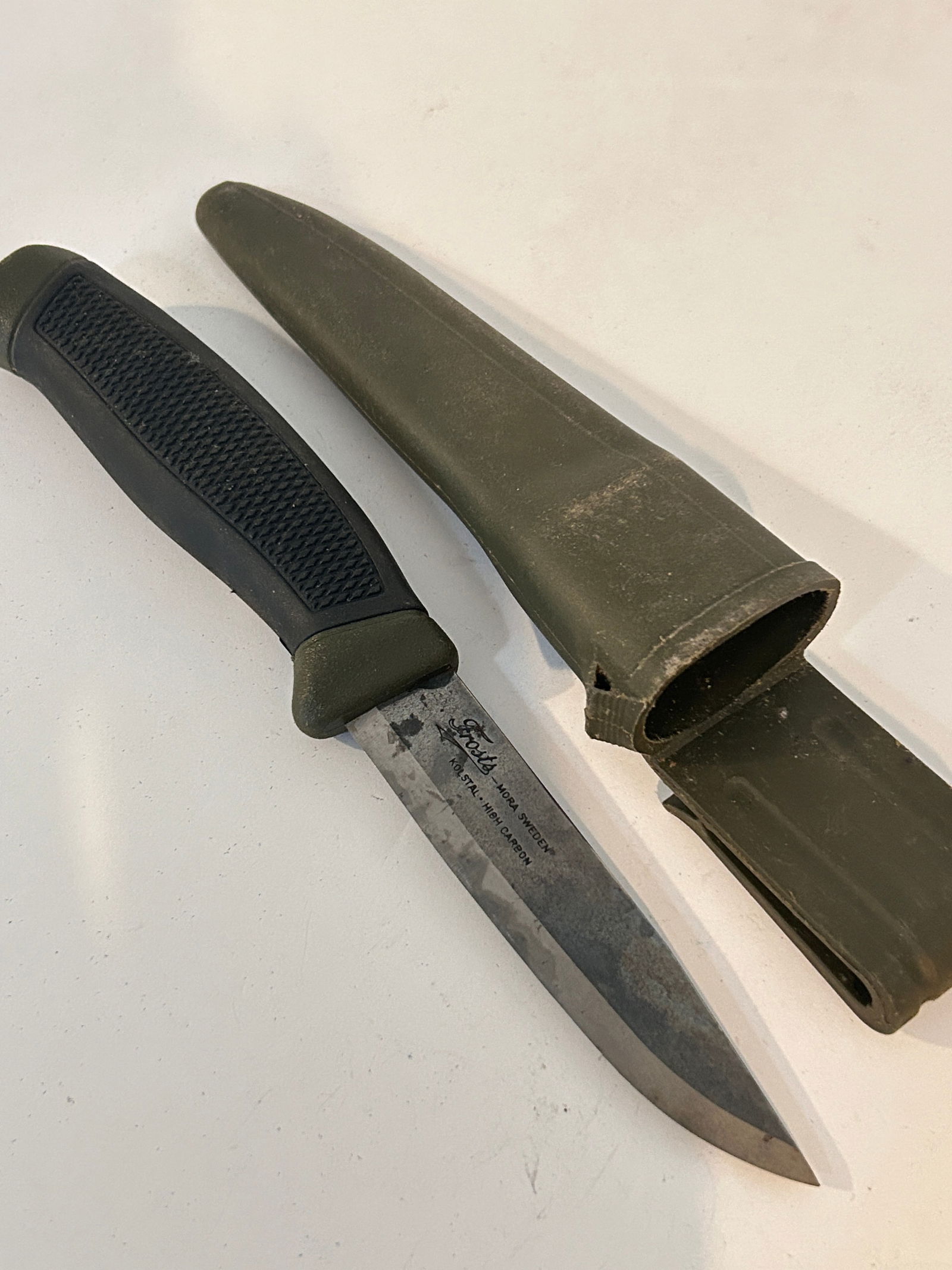 Vintage Frost Mora Sweden Swedish Hunting Knife w/ Sheath: Vintage Frost Mora Sweden Swedish Hunting Knife w/ Sheath Please view all photos as they are part of the description and condition of this Item, Feel free to contact me with questions or picture reque