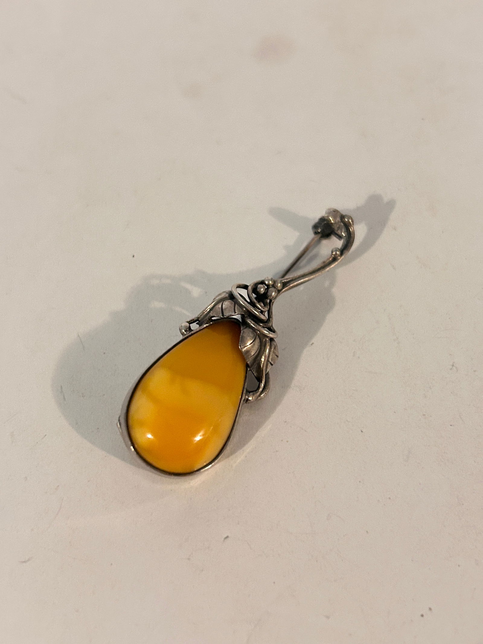 Sterling silver amber floral brooch Natural yellow amber 9 Grams (1 of 4)