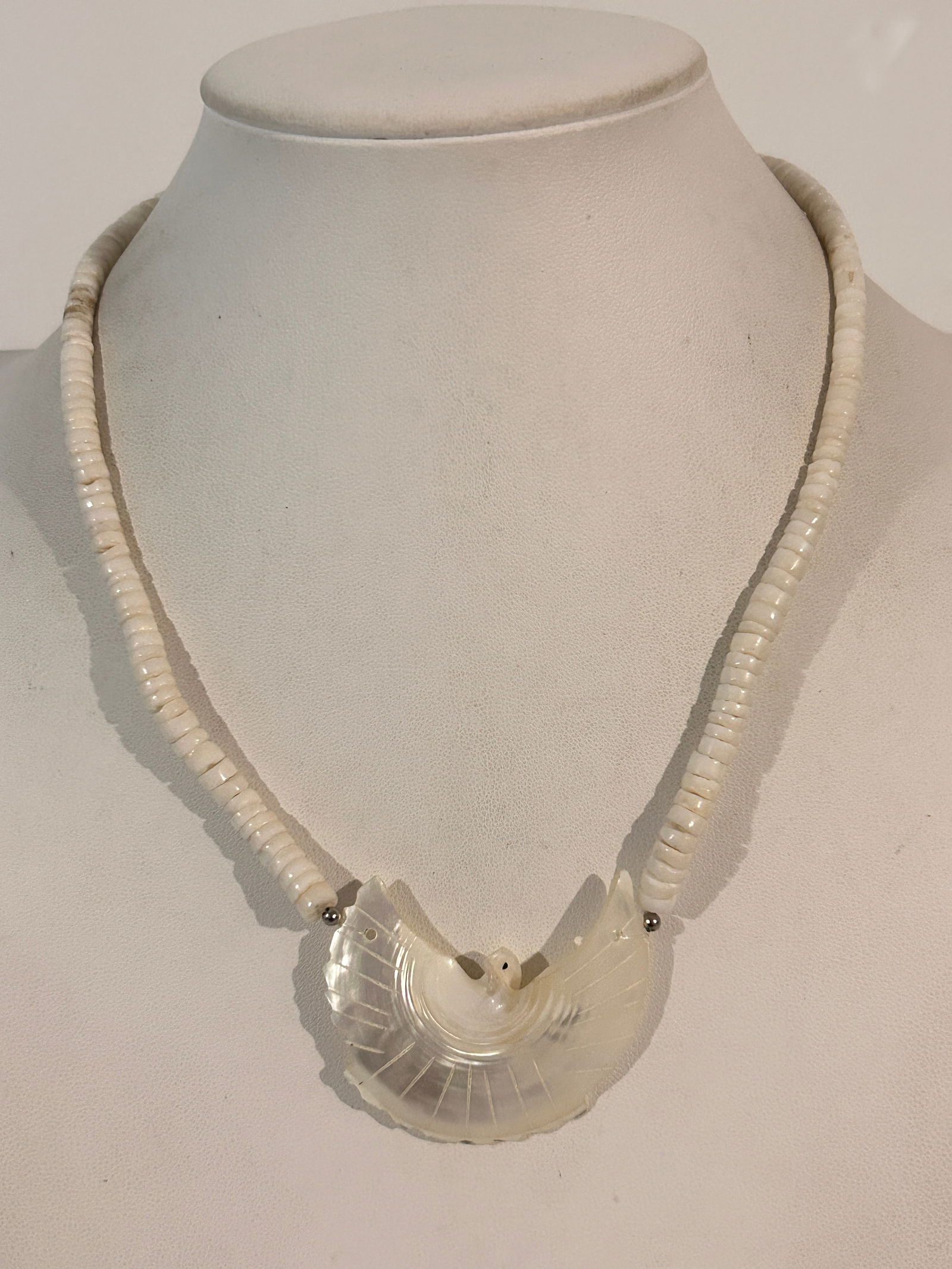 Vintage Mother of pearl bird pendant bead Necklace 16": Vintage Mother of pearl bird pendant bead Necklace 16" Please view all photos as they are part of the description and condition of this Item, Feel free to contact me with questions or picture requests