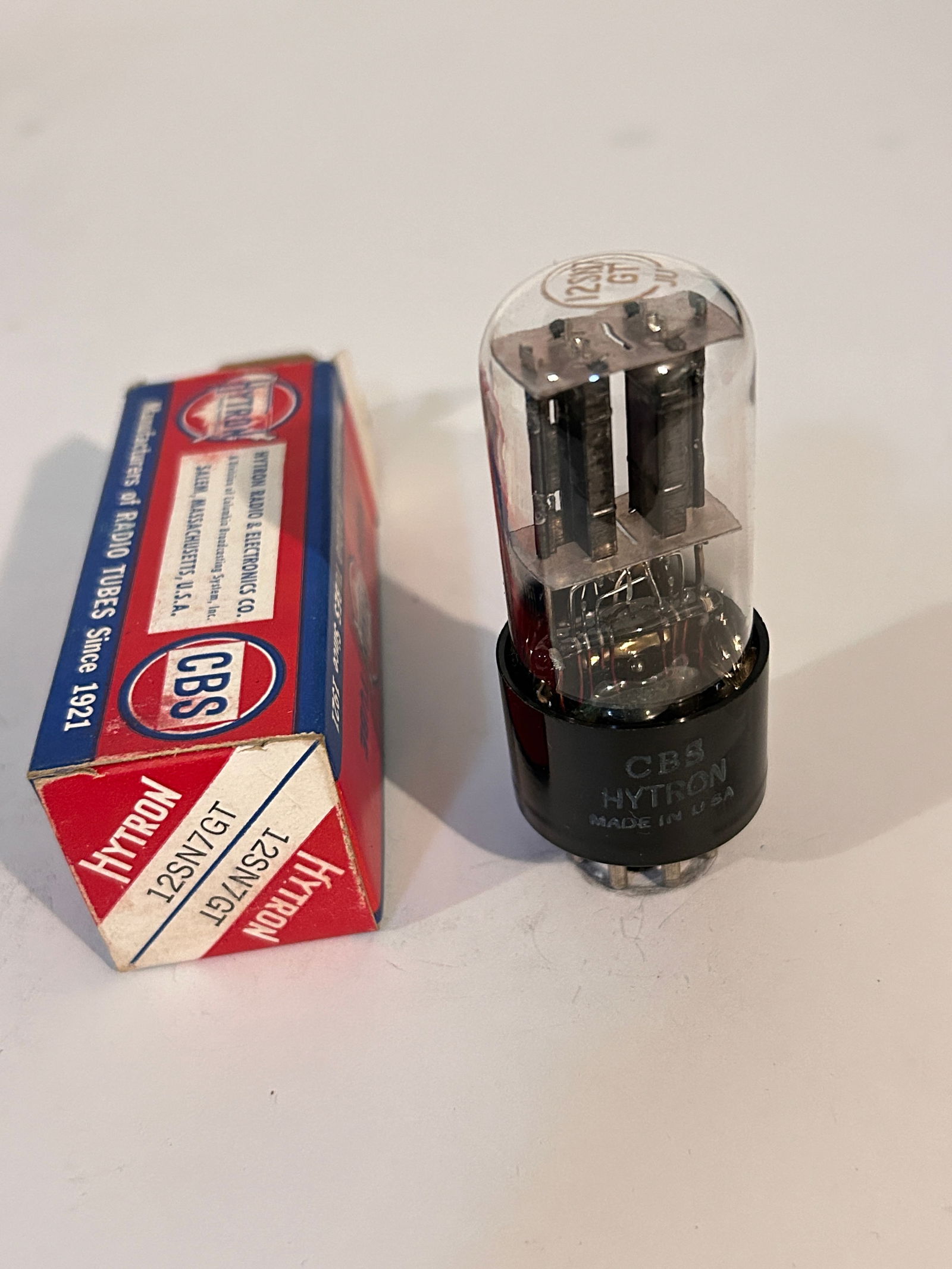 Hytron 12SN7GT Vacuum Tube TESTED: Hytron 12SN7GT Vacuum Tube TESTED Please view all photos as they are part of the description and condition of this Item, Feel free to contact me with questions or picture requests! Used Item AS IS