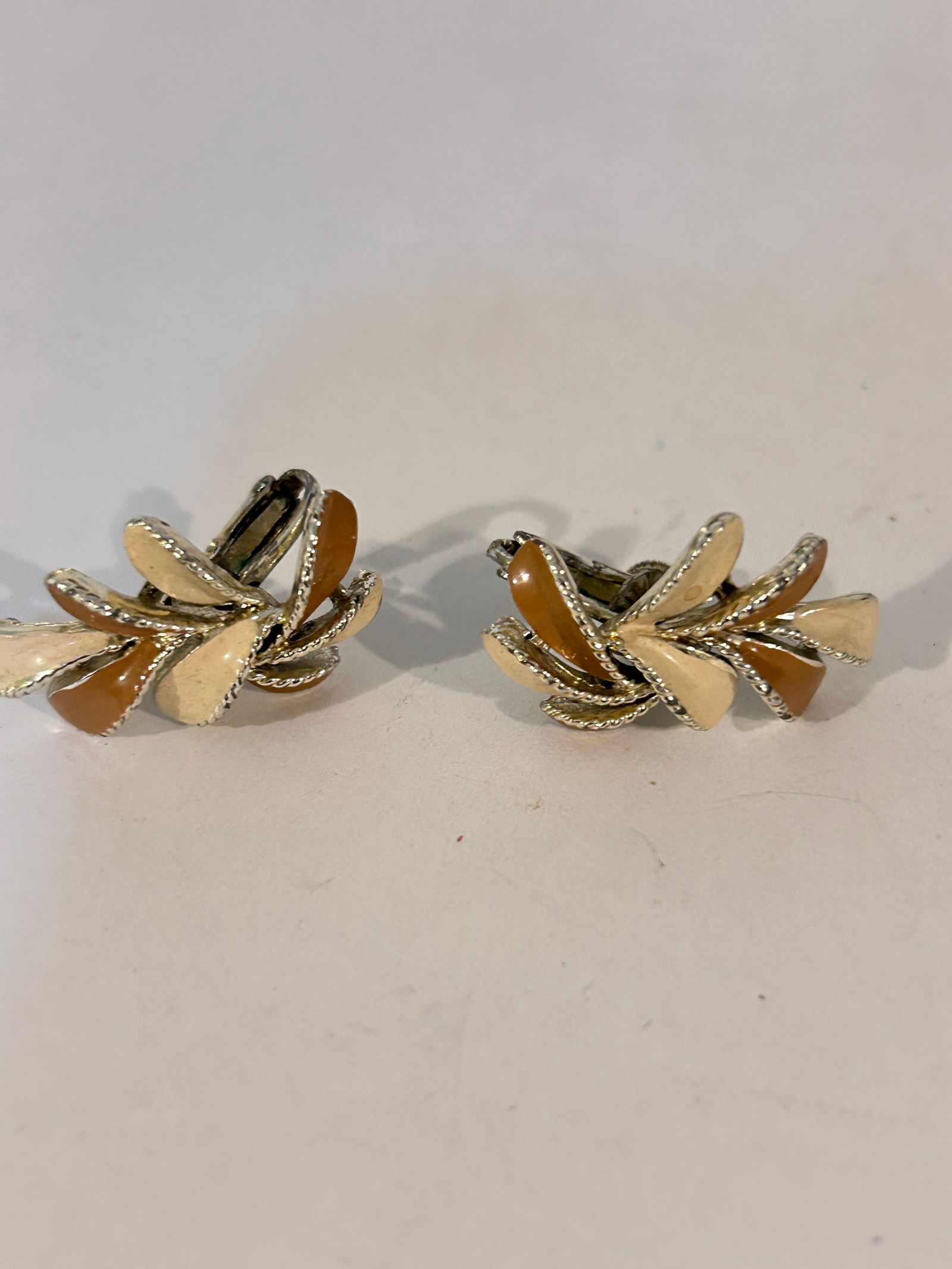 Vintage pink Coro enamel Earrings: Vintage pink Coro enamel Earrings Please view all photos as they are part of the description and condition of this Item, Feel free to contact me with questions or picture requests! Used Item AS IS