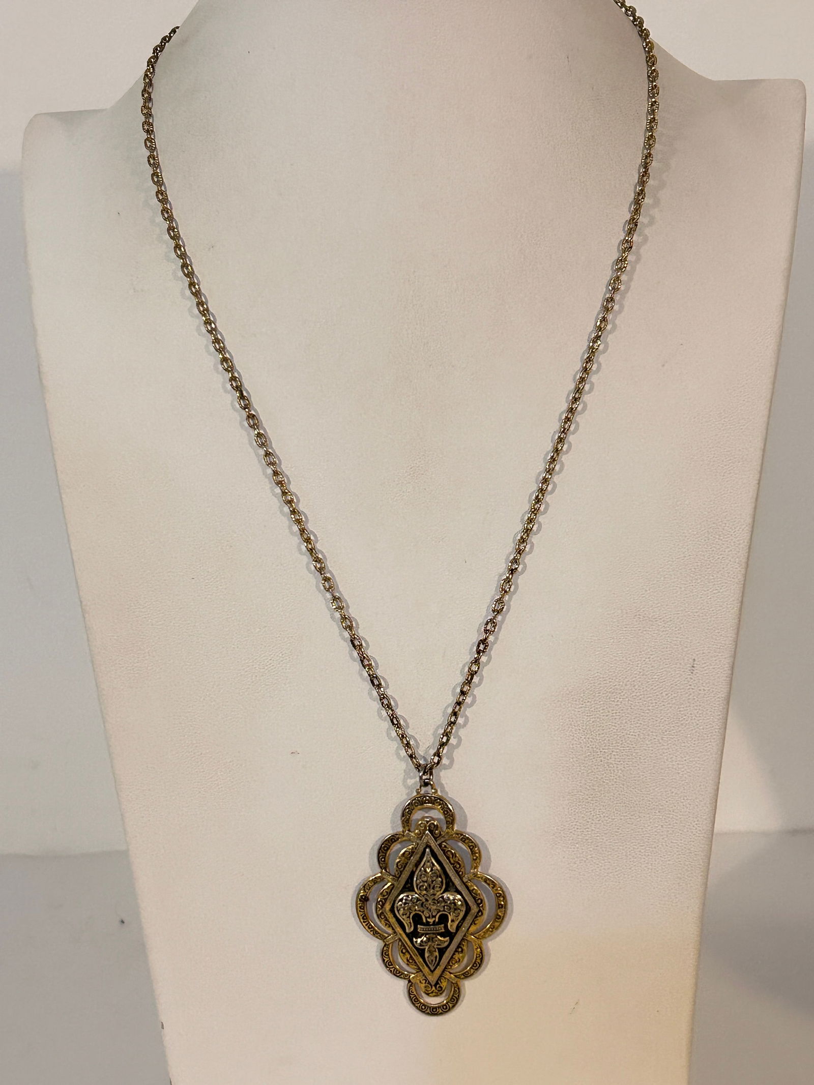 Vintage Damascene Spain Pendant Necklace sz 24": Vintage Damascene Spain Pendant Necklace sz 24" Please view all photos as they are part of the description and condition of this Item, Feel free to contact me with questions or picture requests! Used