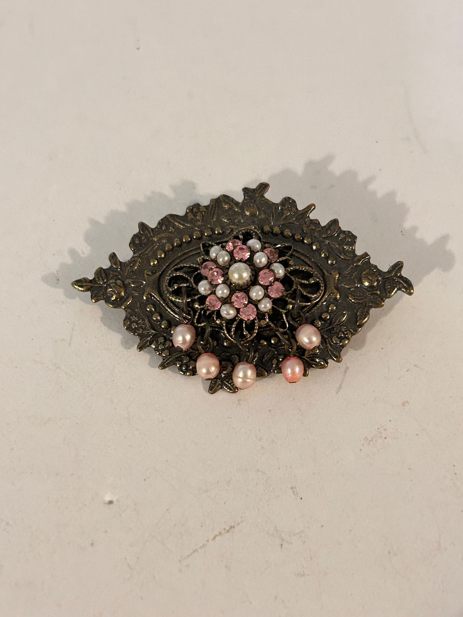 Kenny Ma Vintage Crystal Filigree Brooch: Kenny Ma Vintage Crystal Filigree Brooch Please view all photos as they are part of the description and condition of this Item, Feel free to contact me with questions or picture requests! Used Item AS