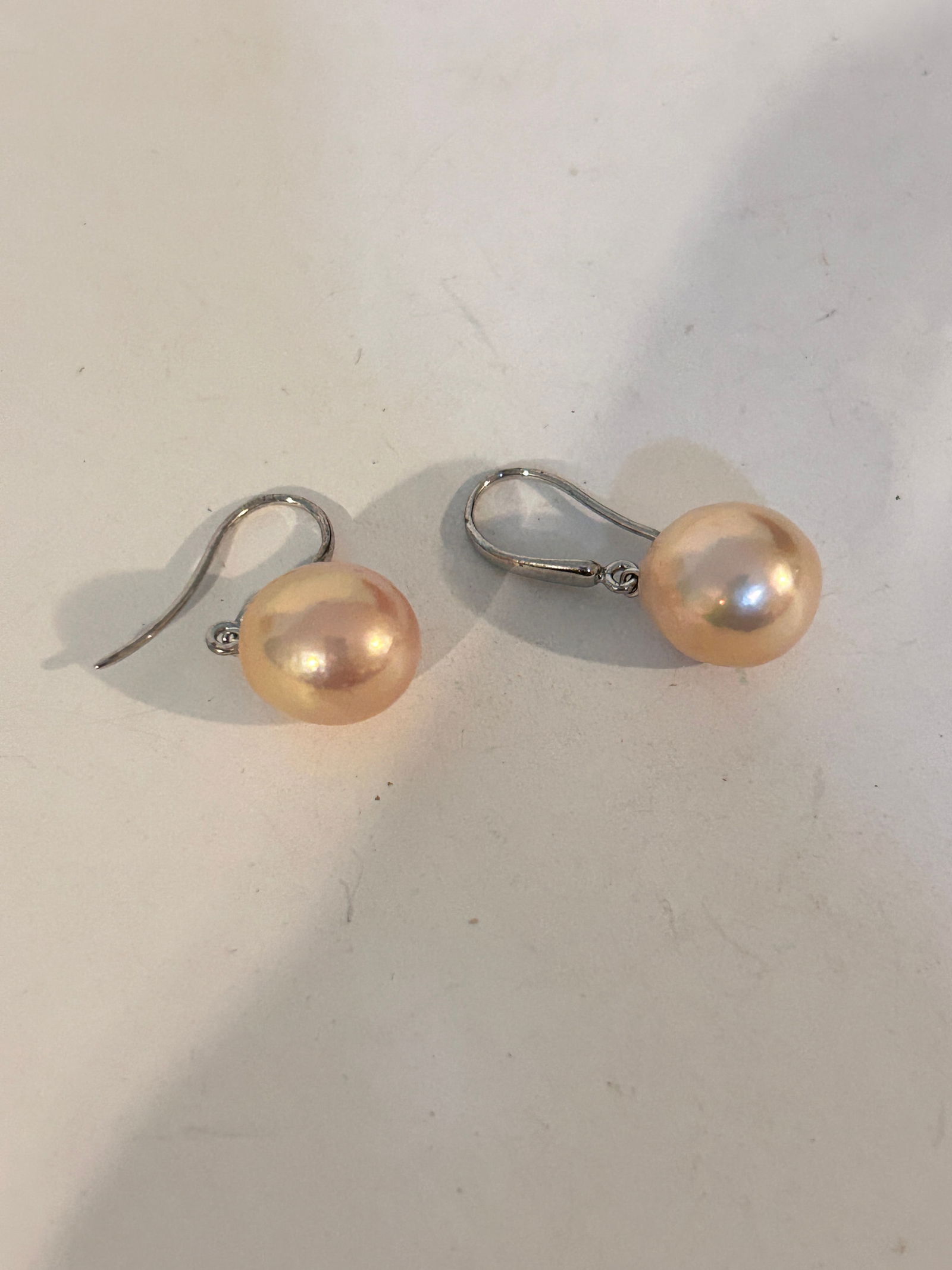 Vintage Sterling Silver fresh water pearl earrins: Vintage Sterling Silver fresh water pearl earrins Please view all photos as they are part of the description and condition of this Item, Feel free to contact me with questions or picture requests! Use