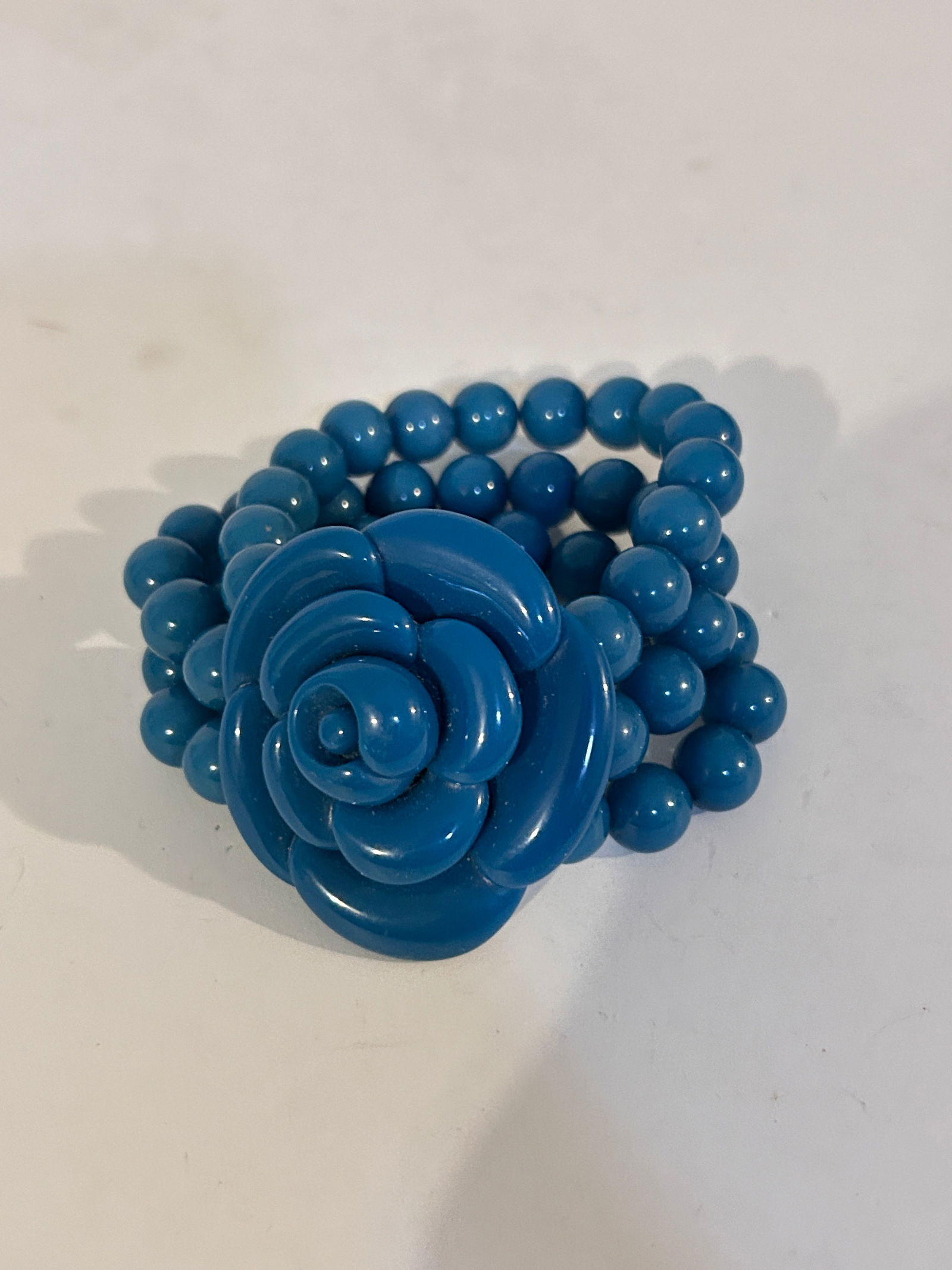 Vintage Blue Rose Beaded 3 strand stretch Bracelet: Vintage Blue Rose Beaded 3 strand stretch Bracelet Please view all photos as they are part of the description and condition of this Item, Feel free to contact me with questions or picture requests! Us