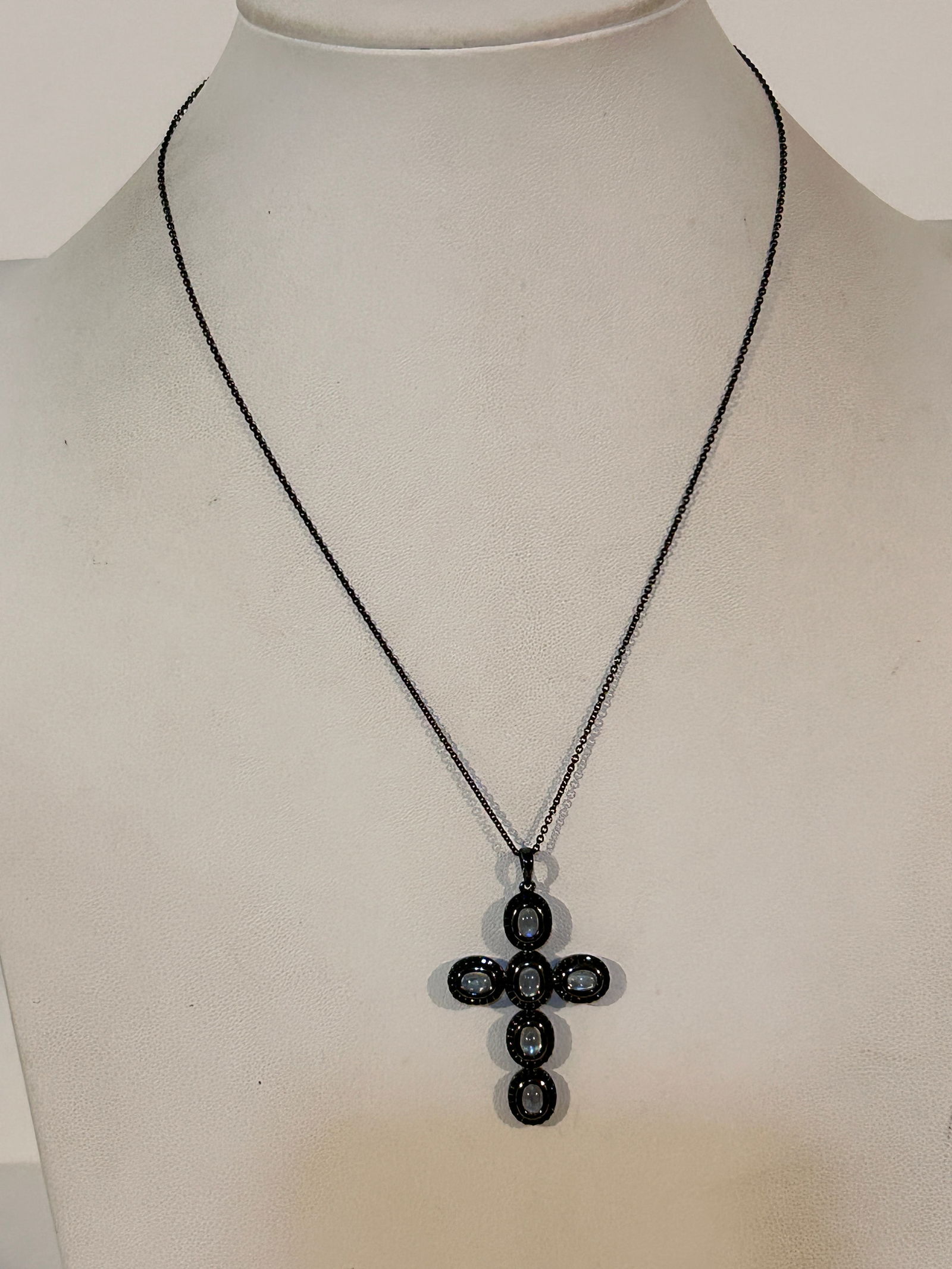 Sterling Silver Cross Pendant Necklace 17": Sterling Silver Cross Pendant Necklace 17" Please view all photos as they are part of the description and condition of this Item, Feel free to contact me with questions or picture requests! Used Item